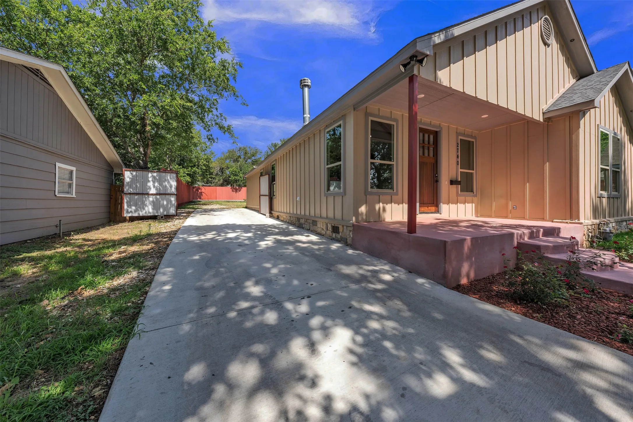 Single Family Residence For Sale in Tarrant County , 2740 Canton Drive, Fort Worth, Texas 76112, 3 Bedroom, 2 Bathroom, Garage spaces, 1,913 Sqft, built in 1946, mls#21390796, Real Estate Agent in Fort Worth, Homes For Sale in Tarrant county, Homes For Sale in Fort Worth, Realtor in Fort Worth Texas, Real Estate Brokerage Independent Realty Texas, Luminita Cordes Realtor