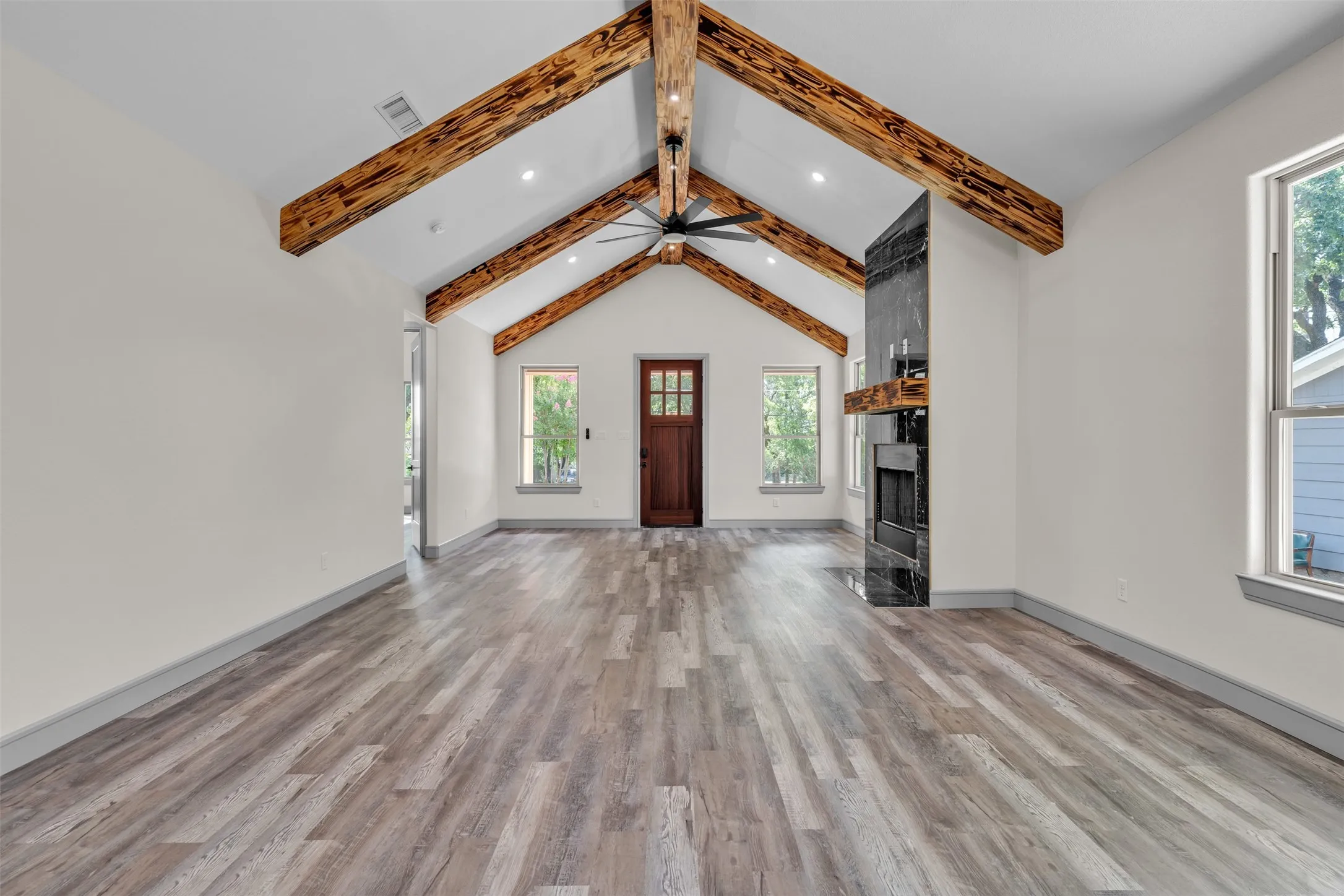 Single Family Residence For Sale in Tarrant County , 2740 Canton Drive, Fort Worth, Texas 76112, 3 Bedroom, 2 Bathroom, Garage spaces, 1,913 Sqft, built in 1946, mls#21390796, Real Estate Agent in Fort Worth, Homes For Sale in Tarrant county, Homes For Sale in Fort Worth, Realtor in Fort Worth Texas, Real Estate Brokerage Independent Realty Texas, Luminita Cordes Realtor