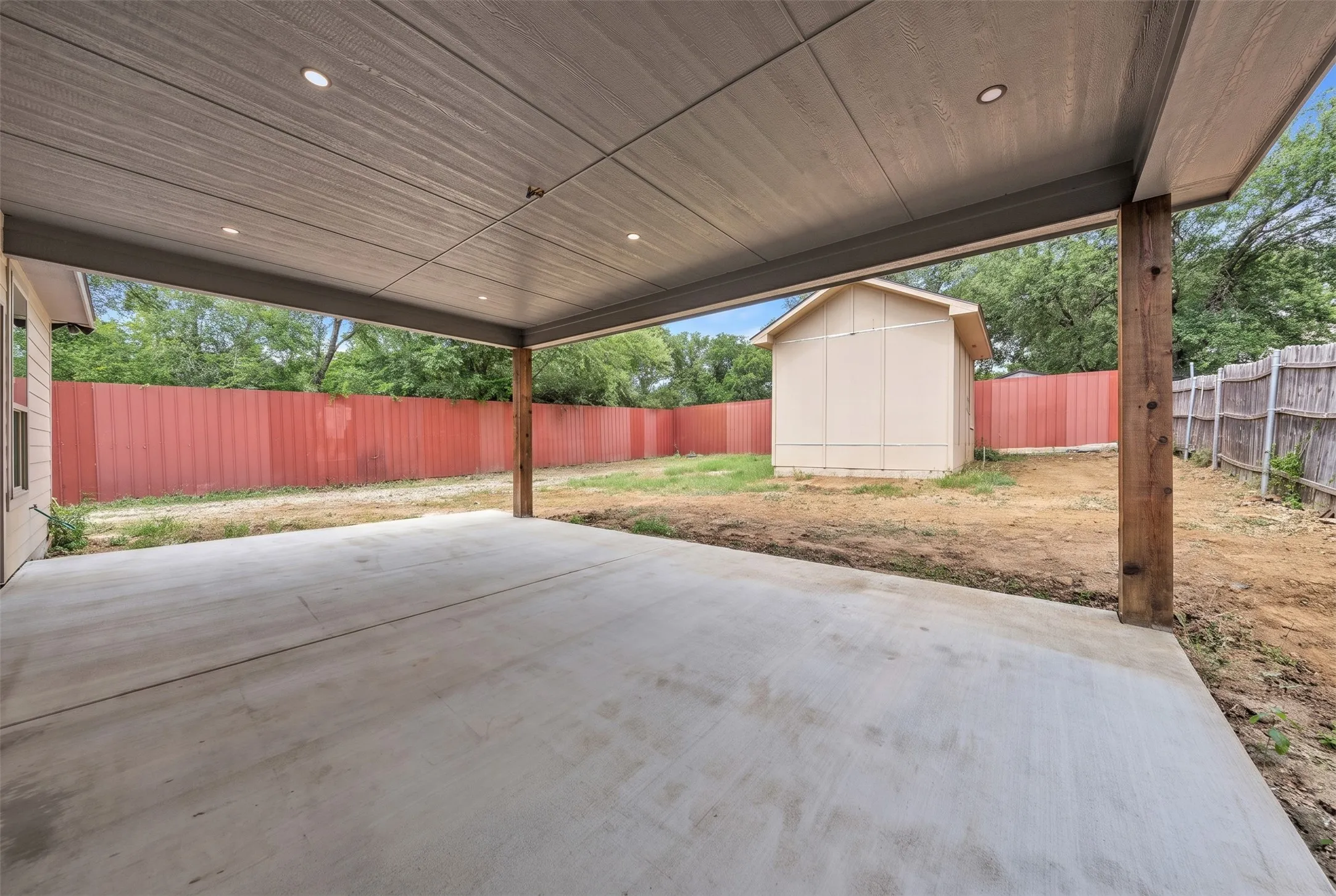 Single Family Residence For Sale in Tarrant County , 2740 Canton Drive, Fort Worth, Texas 76112, 3 Bedroom, 2 Bathroom, Garage spaces, 1,913 Sqft, built in 1946, mls#21390796, Real Estate Agent in Fort Worth, Homes For Sale in Tarrant county, Homes For Sale in Fort Worth, Realtor in Fort Worth Texas, Real Estate Brokerage Independent Realty Texas, Luminita Cordes Realtor
