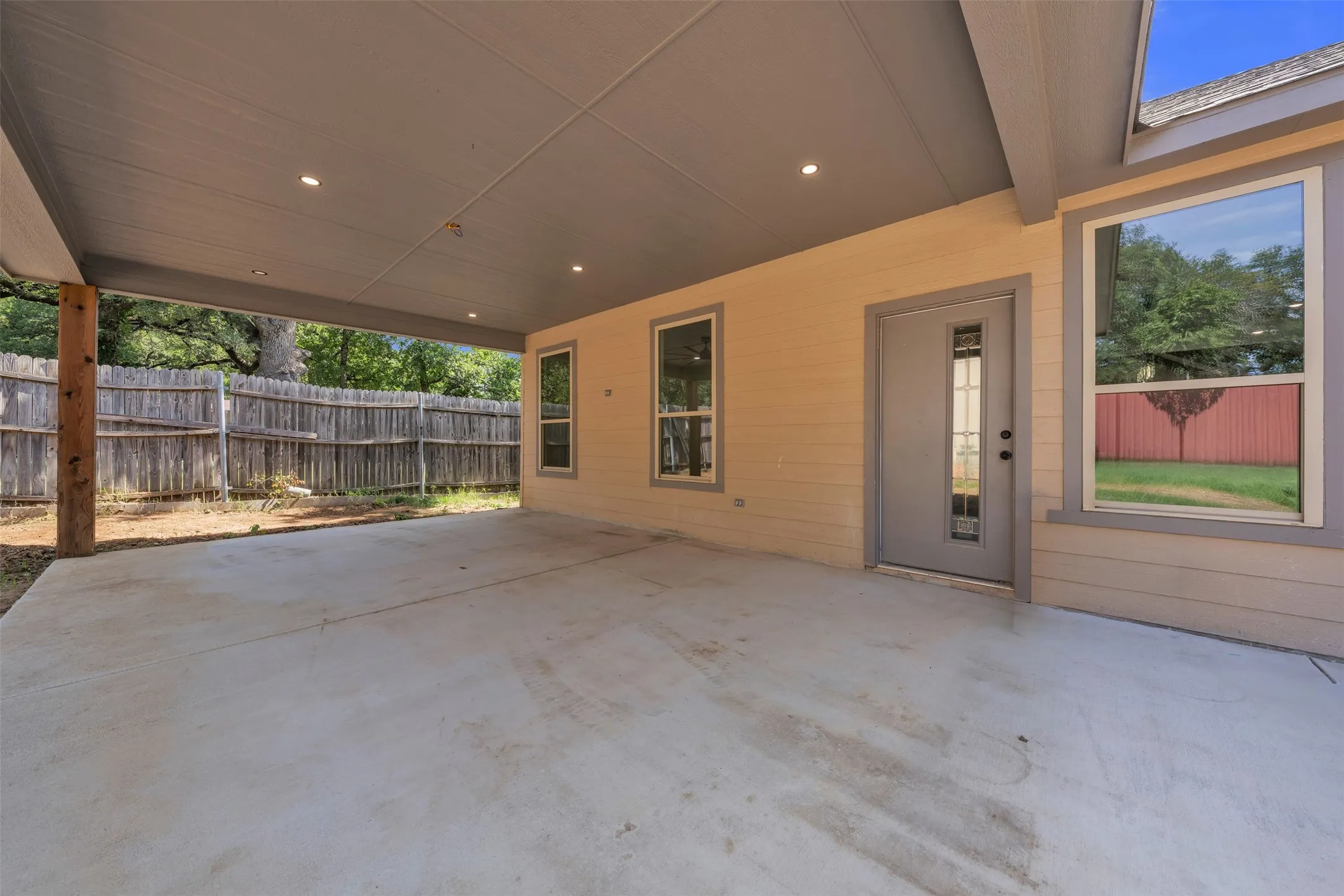 Single Family Residence For Sale in Tarrant County , 2740 Canton Drive, Fort Worth, Texas 76112, 3 Bedroom, 2 Bathroom, Garage spaces, 1,913 Sqft, built in 1946, mls#21390796, Real Estate Agent in Fort Worth, Homes For Sale in Tarrant county, Homes For Sale in Fort Worth, Realtor in Fort Worth Texas, Real Estate Brokerage Independent Realty Texas, Luminita Cordes Realtor