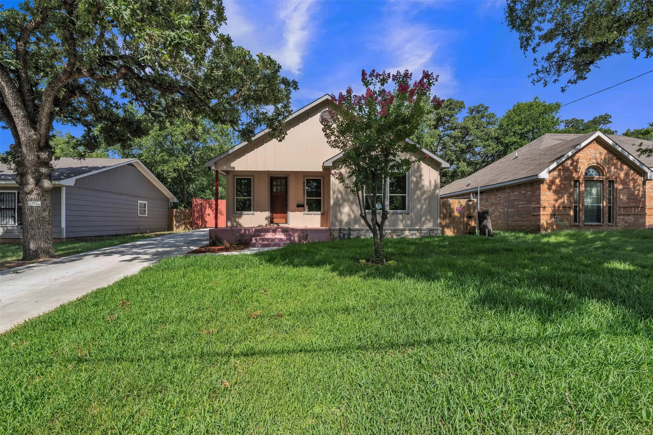 Single Family Residence For Sale in Tarrant County , 2740 Canton Drive, Fort Worth, Texas 76112, 3 Bedroom, 2 Bathroom, Garage spaces, 1,913 Sqft, built in 1946, mls#21390796, Real Estate Agent in Fort Worth, Homes For Sale in Tarrant county, Homes For Sale in Fort Worth, Realtor in Fort Worth Texas, Real Estate Brokerage Independent Realty Texas, Luminita Cordes Realtor