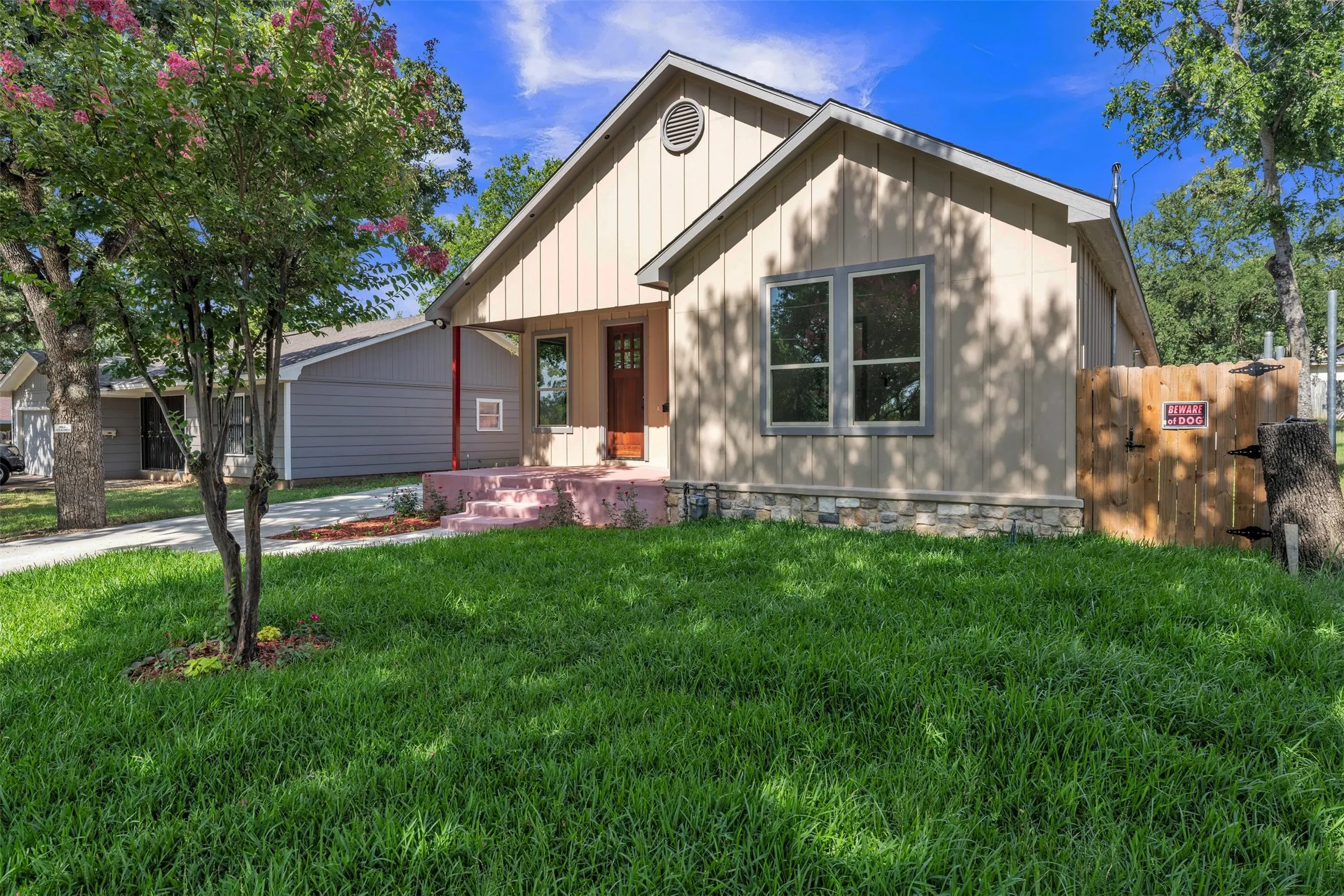 Single Family Residence For Sale in Tarrant County , 2740 Canton Drive, Fort Worth, Texas 76112, 3 Bedroom, 2 Bathroom, Garage spaces, 1,913 Sqft, built in 1946, mls#21390796, Real Estate Agent in Fort Worth, Homes For Sale in Tarrant county, Homes For Sale in Fort Worth, Realtor in Fort Worth Texas, Real Estate Brokerage Independent Realty Texas, Luminita Cordes Realtor