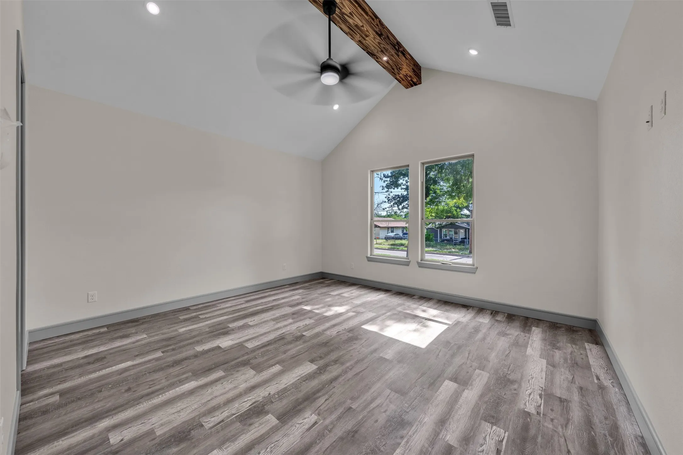 Single Family Residence For Sale in Tarrant County , 2740 Canton Drive, Fort Worth, Texas 76112, 3 Bedroom, 2 Bathroom, Garage spaces, 1,913 Sqft, built in 1946, mls#21390796, Real Estate Agent in Fort Worth, Homes For Sale in Tarrant county, Homes For Sale in Fort Worth, Realtor in Fort Worth Texas, Real Estate Brokerage Independent Realty Texas, Luminita Cordes Realtor