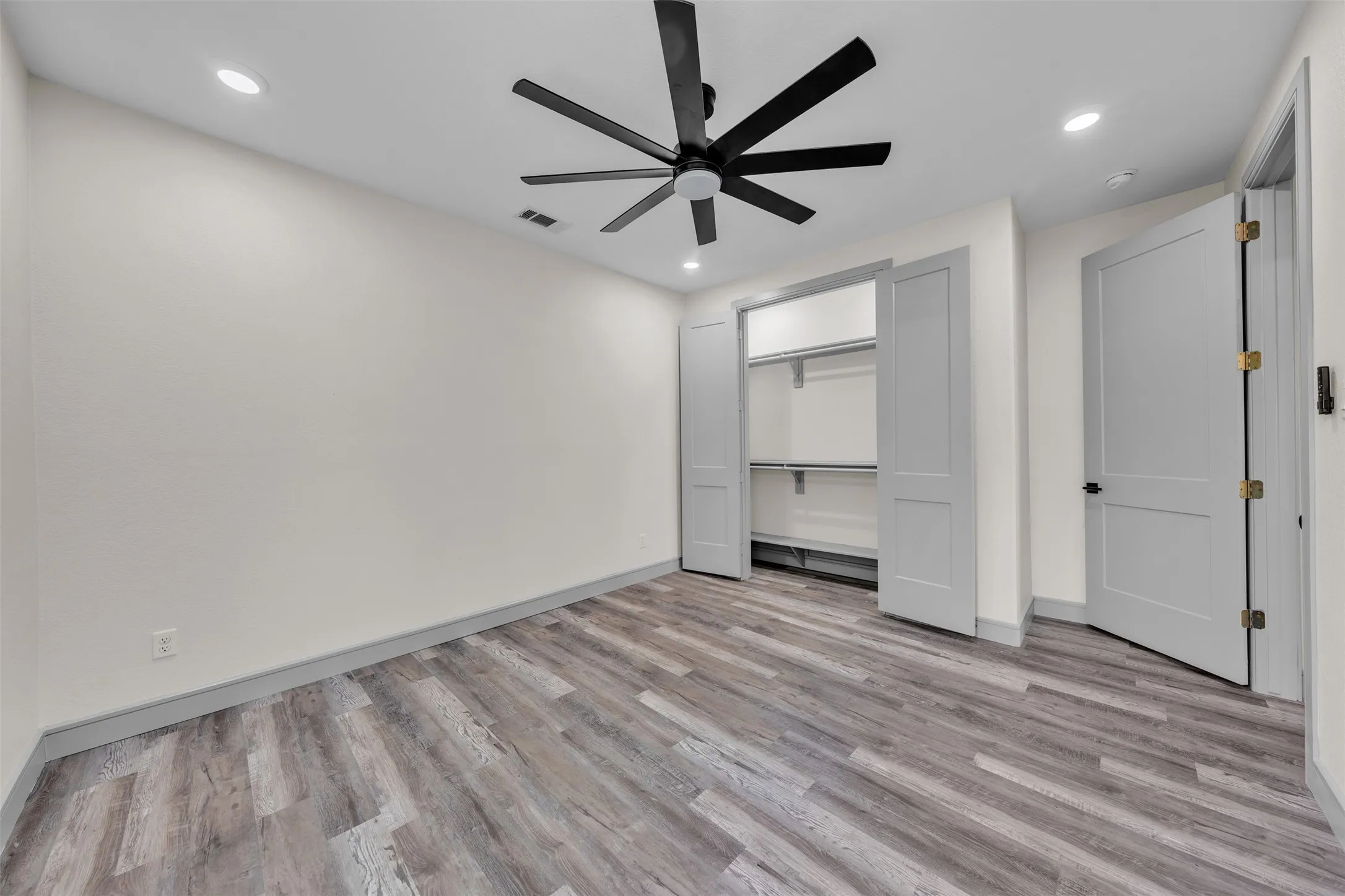 Single Family Residence For Sale in Tarrant County , 2740 Canton Drive, Fort Worth, Texas 76112, 3 Bedroom, 2 Bathroom, Garage spaces, 1,913 Sqft, built in 1946, mls#21390796, Real Estate Agent in Fort Worth, Homes For Sale in Tarrant county, Homes For Sale in Fort Worth, Realtor in Fort Worth Texas, Real Estate Brokerage Independent Realty Texas, Luminita Cordes Realtor