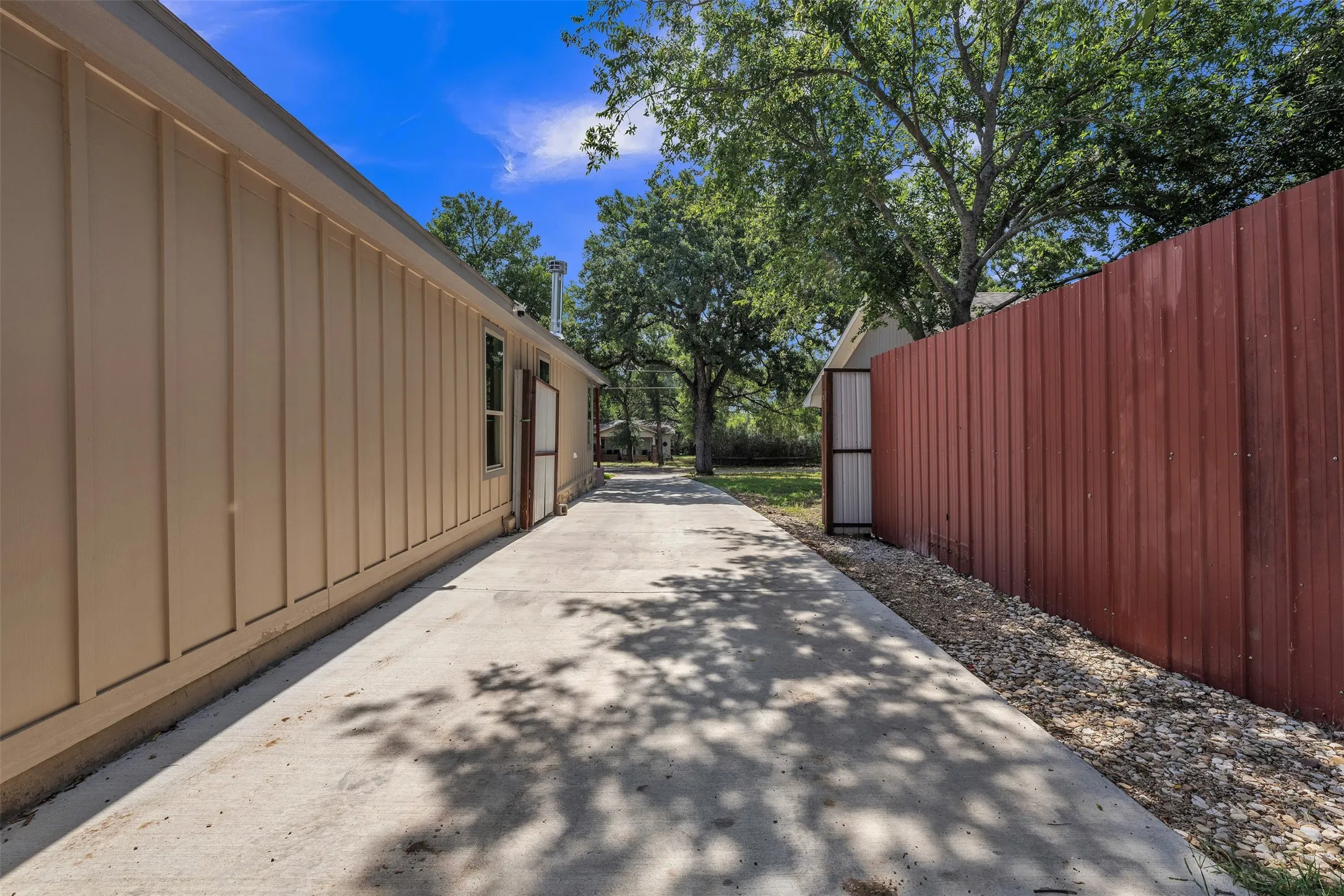 Single Family Residence For Sale in Tarrant County , 2740 Canton Drive, Fort Worth, Texas 76112, 3 Bedroom, 2 Bathroom, Garage spaces, 1,913 Sqft, built in 1946, mls#21390796, Real Estate Agent in Fort Worth, Homes For Sale in Tarrant county, Homes For Sale in Fort Worth, Realtor in Fort Worth Texas, Real Estate Brokerage Independent Realty Texas, Luminita Cordes Realtor
