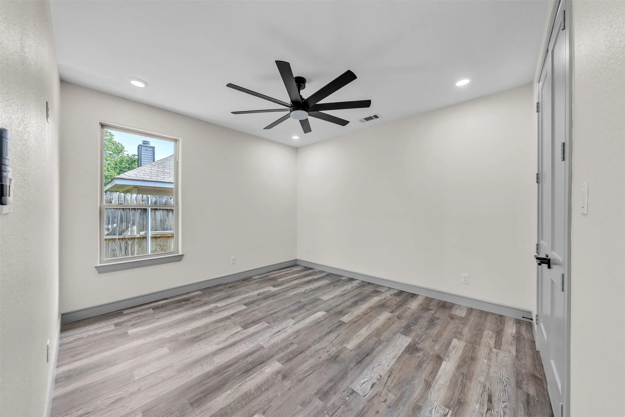 Single Family Residence For Sale in Tarrant County , 2740 Canton Drive, Fort Worth, Texas 76112, 3 Bedroom, 2 Bathroom, Garage spaces, 1,913 Sqft, built in 1946, mls#21390796, Real Estate Agent in Fort Worth, Homes For Sale in Tarrant county, Homes For Sale in Fort Worth, Realtor in Fort Worth Texas, Real Estate Brokerage Independent Realty Texas, Luminita Cordes Realtor