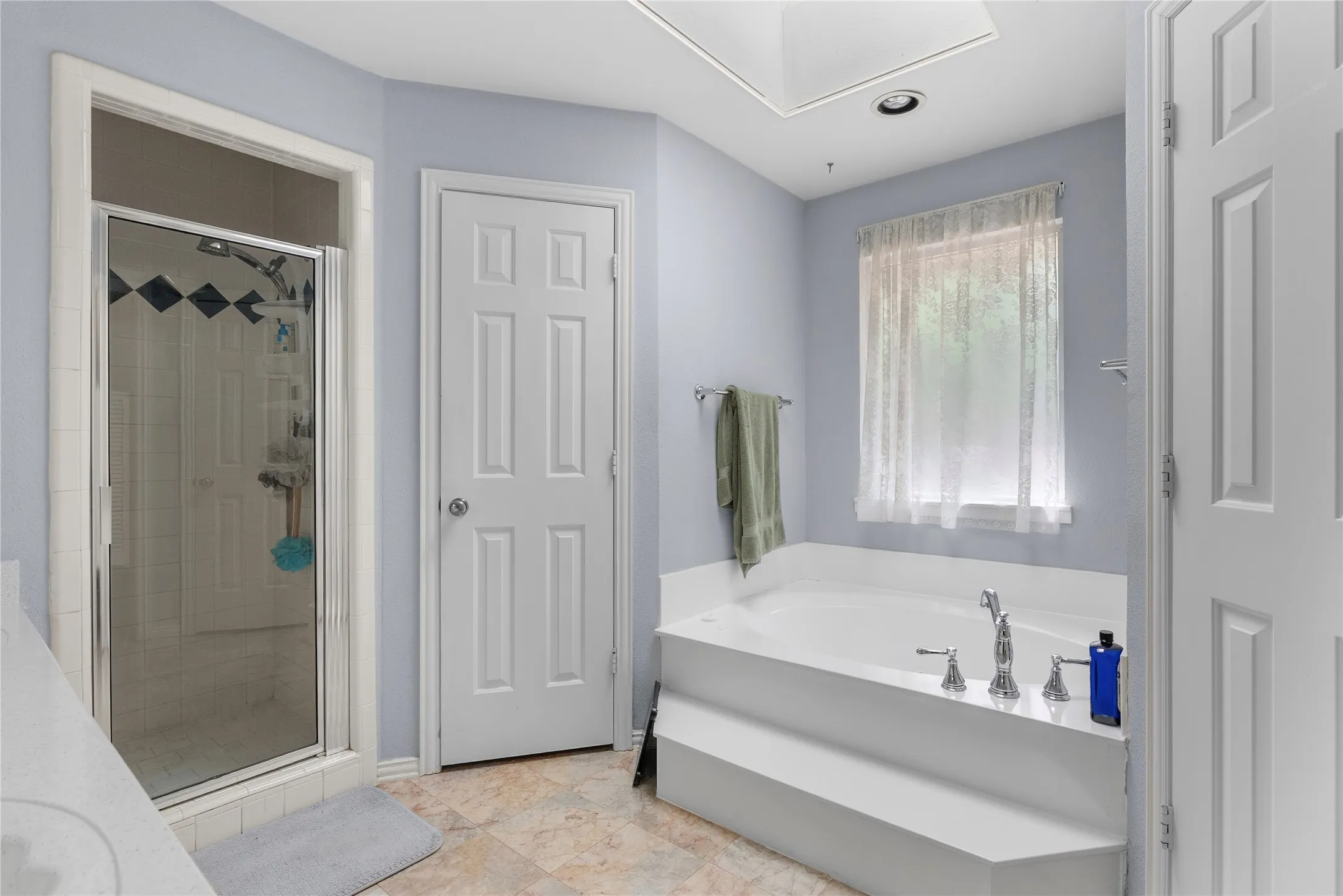 Single Family Residence For Rent in Dallas County , 3024 Encino Drive, Dallas, Texas 75228, 4 Bedroom, 3 Bathroom, 2 Garage spaces, 2,747 Sqft, built in 1991, mls#21390808, Real Estate Agent in Dallas, Homes For Rent in Dallas county, Homes For Rent in Dallas, Realtor in Dallas Texas, Real Estate Brokerage Independent Realty Texas, Luminita Cordes Realtor