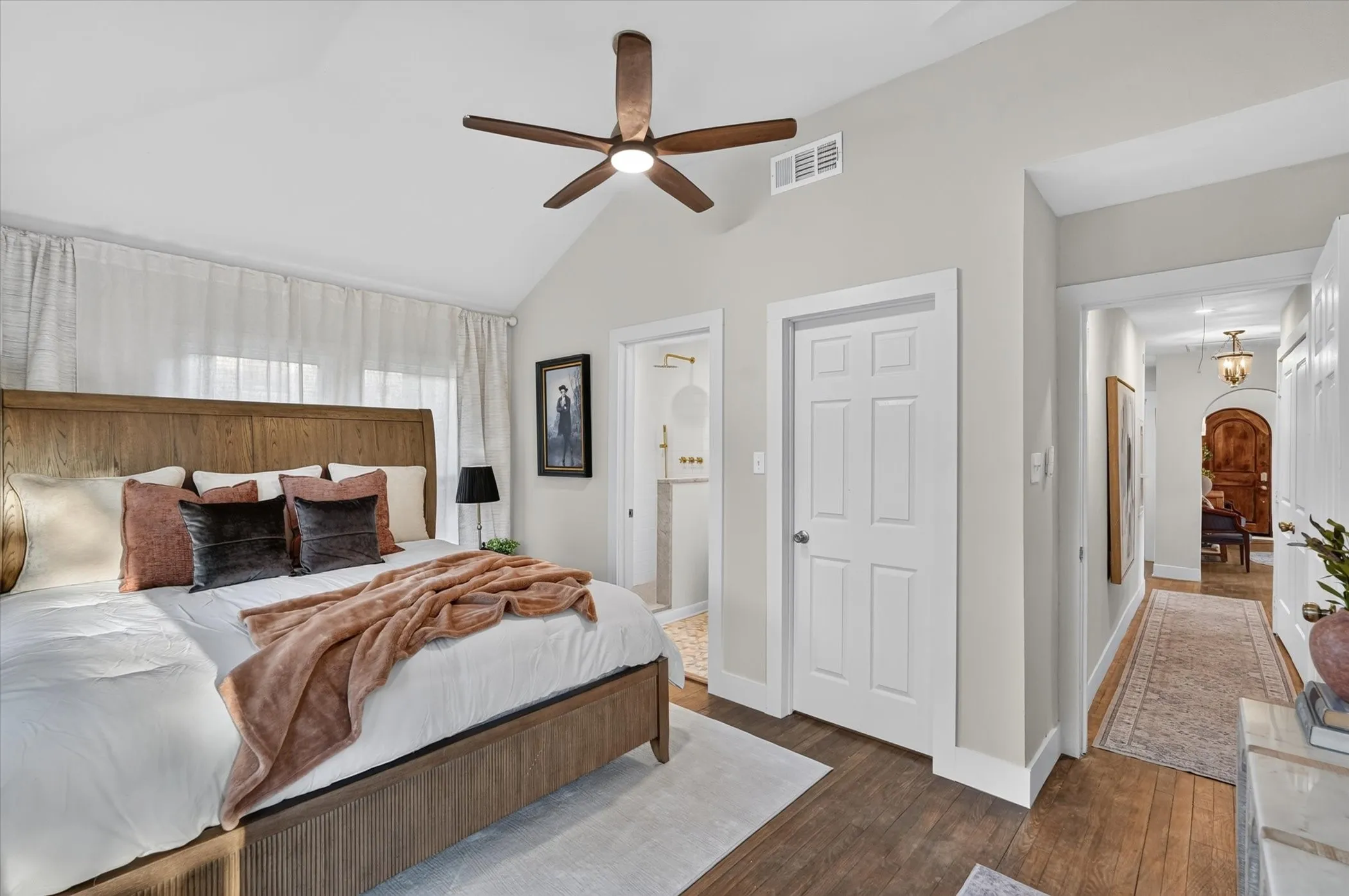 Single Family Residence For Sale in Dallas County , 3323 Ivandell Avenue, Dallas, Texas 75211, 3 Bedroom, 2 Bathroom, 2 Garage spaces, 1,280 Sqft, built in 1948, mls#21389682, Real Estate Agent in Dallas, Homes For Sale in Dallas county, Homes For Sale in Dallas, Realtor in Dallas Texas, Real Estate Brokerage Independent Realty Texas, Luminita Cordes Realtor