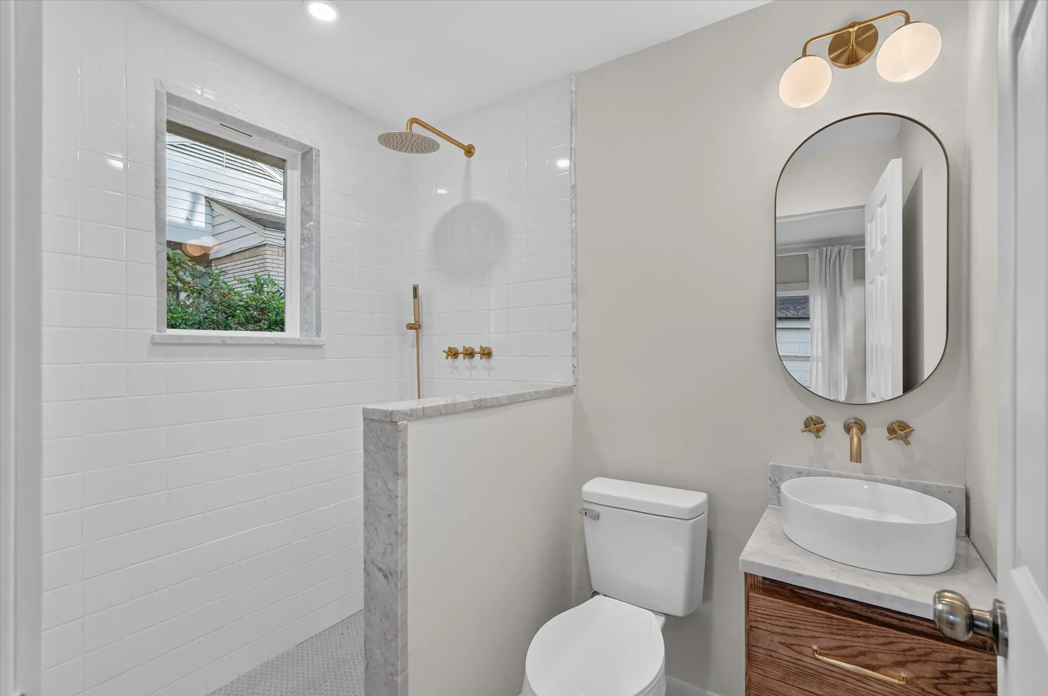 Single Family Residence For Sale in Dallas County , 3323 Ivandell Avenue, Dallas, Texas 75211, 3 Bedroom, 2 Bathroom, 2 Garage spaces, 1,280 Sqft, built in 1948, mls#21389682, Real Estate Agent in Dallas, Homes For Sale in Dallas county, Homes For Sale in Dallas, Realtor in Dallas Texas, Real Estate Brokerage Independent Realty Texas, Luminita Cordes Realtor