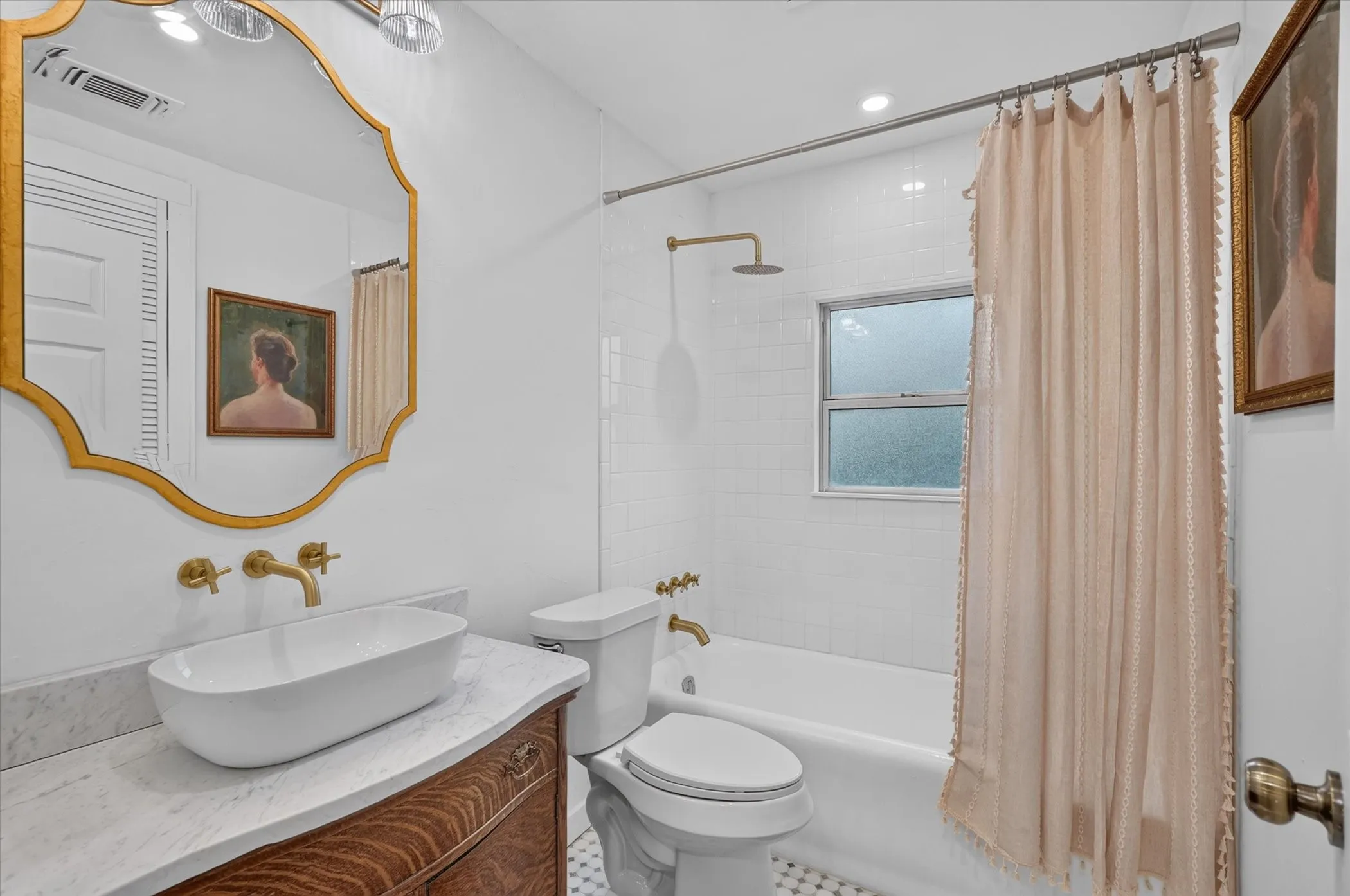 Single Family Residence For Sale in Dallas County , 3323 Ivandell Avenue, Dallas, Texas 75211, 3 Bedroom, 2 Bathroom, 2 Garage spaces, 1,280 Sqft, built in 1948, mls#21389682, Real Estate Agent in Dallas, Homes For Sale in Dallas county, Homes For Sale in Dallas, Realtor in Dallas Texas, Real Estate Brokerage Independent Realty Texas, Luminita Cordes Realtor