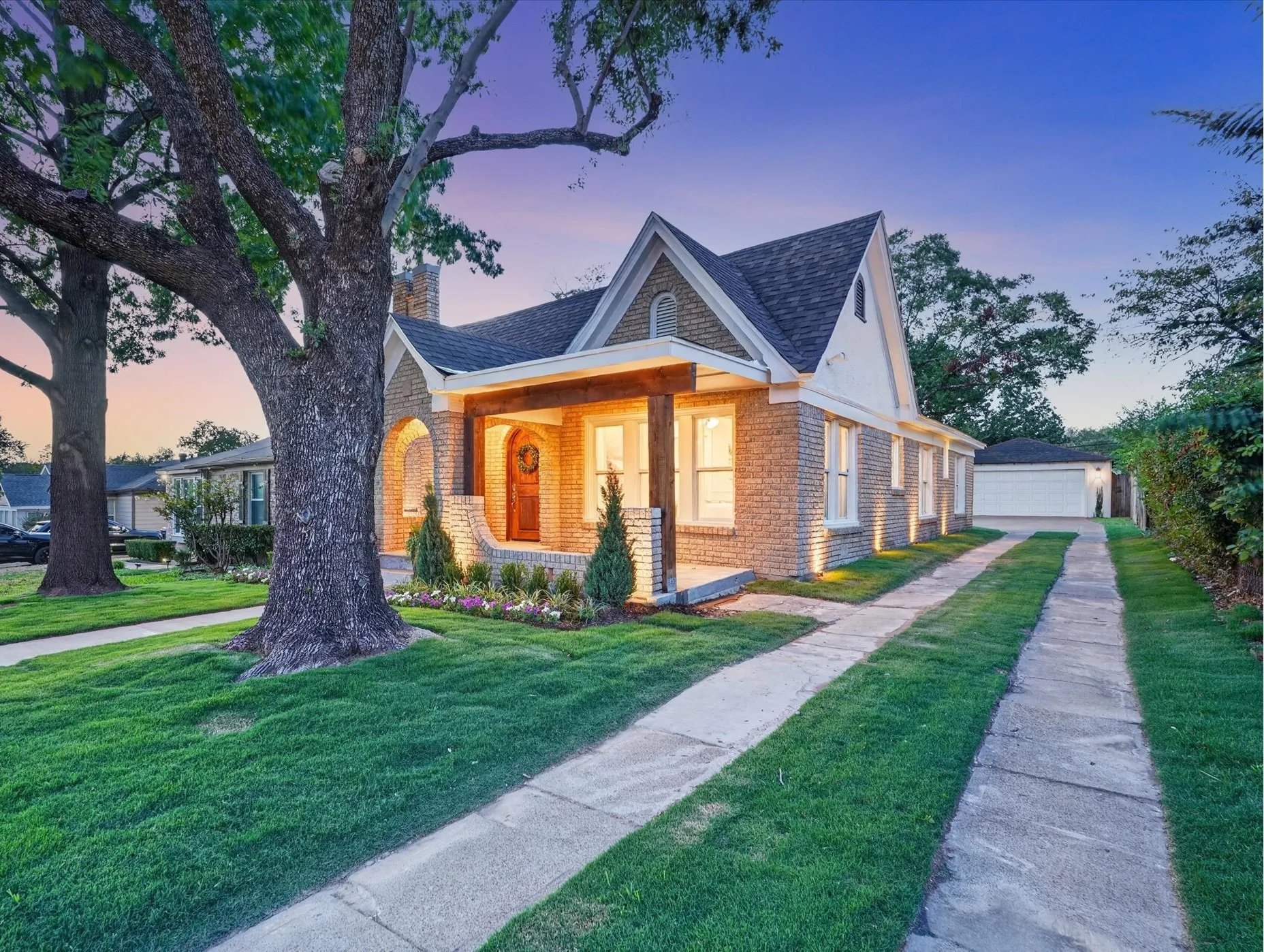 Single Family Residence For Sale in Dallas County , 3323 Ivandell Avenue, Dallas, Texas 75211, 3 Bedroom, 2 Bathroom, 2 Garage spaces, 1,280 Sqft, built in 1948, mls#21389682, Real Estate Agent in Dallas, Homes For Sale in Dallas county, Homes For Sale in Dallas, Realtor in Dallas Texas, Real Estate Brokerage Independent Realty Texas, Luminita Cordes Realtor