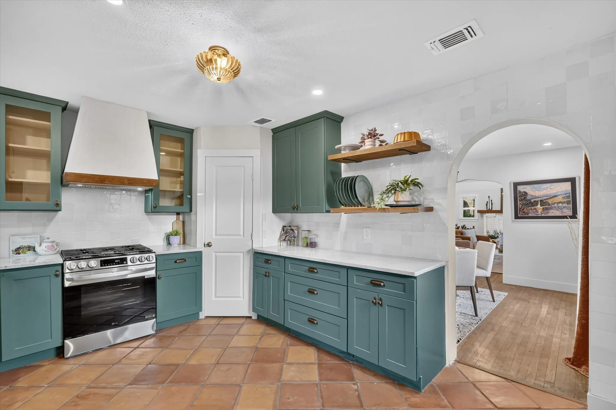 Single Family Residence For Sale in Dallas County , 3323 Ivandell Avenue, Dallas, Texas 75211, 3 Bedroom, 2 Bathroom, 2 Garage spaces, 1,280 Sqft, built in 1948, mls#21389682, Real Estate Agent in Dallas, Homes For Sale in Dallas county, Homes For Sale in Dallas, Realtor in Dallas Texas, Real Estate Brokerage Independent Realty Texas, Luminita Cordes Realtor