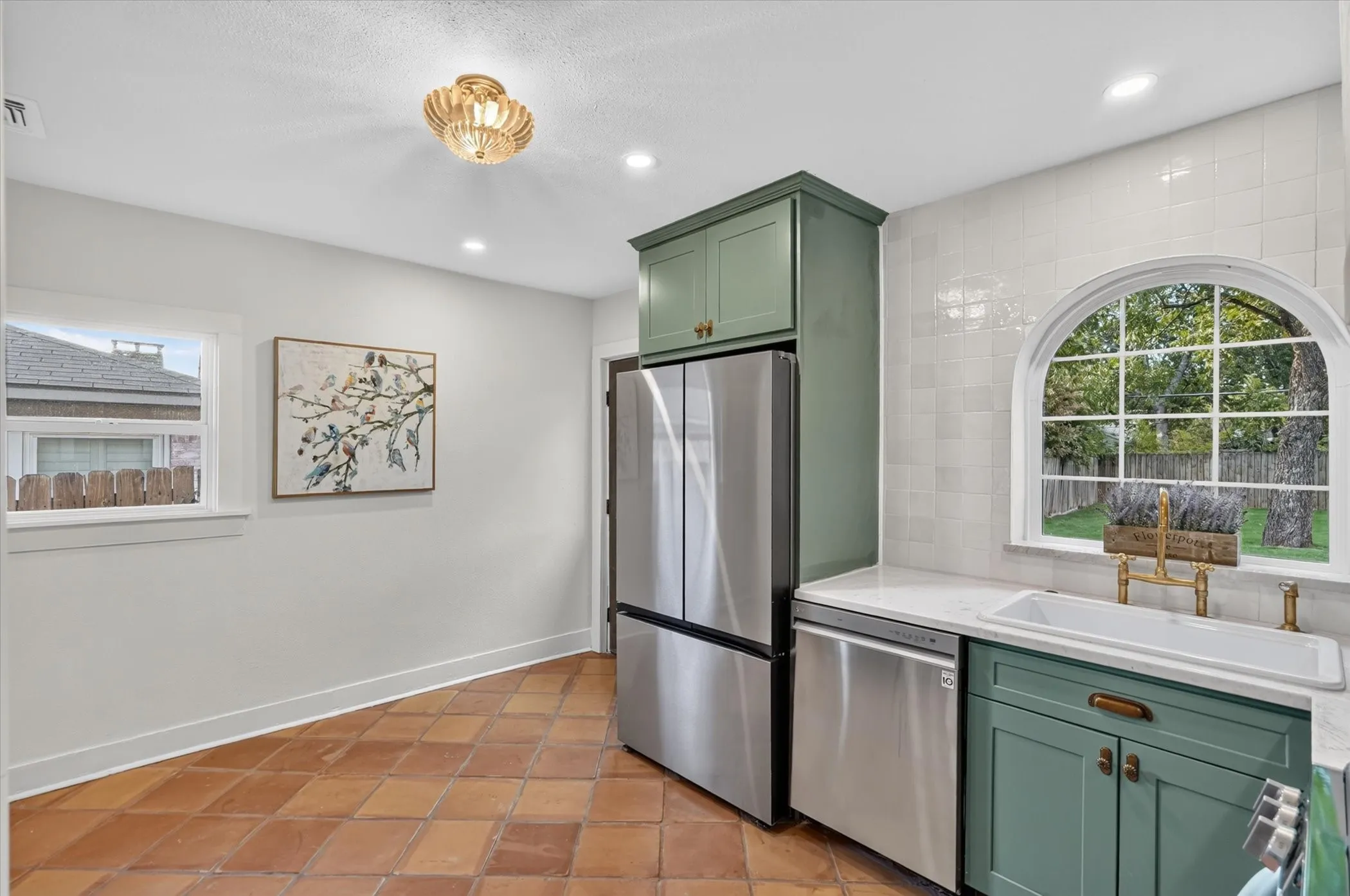 Single Family Residence For Sale in Dallas County , 3323 Ivandell Avenue, Dallas, Texas 75211, 3 Bedroom, 2 Bathroom, 2 Garage spaces, 1,280 Sqft, built in 1948, mls#21389682, Real Estate Agent in Dallas, Homes For Sale in Dallas county, Homes For Sale in Dallas, Realtor in Dallas Texas, Real Estate Brokerage Independent Realty Texas, Luminita Cordes Realtor