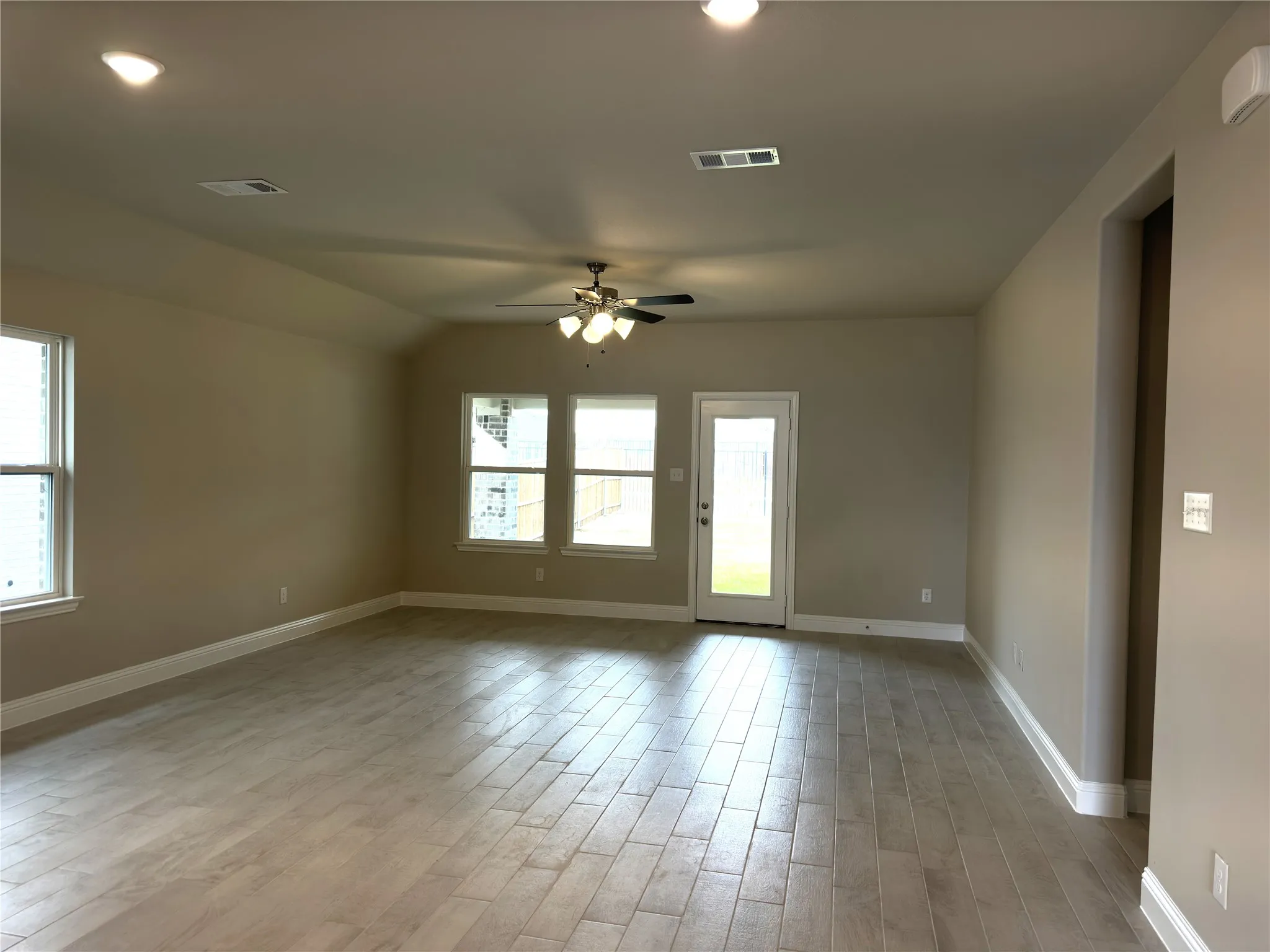 Single Family Residence For Rent in Collin County , 601 Tartane Drive, Anna, Texas 75409, 3 Bedroom, 2 Bathroom, 2 Garage spaces, 1,799 Sqft, built in 2024, mls#21390814, Real Estate Agent in Anna, Homes For Rent in Collin county, Homes For Rent in Anna, Realtor in Anna Texas, Real Estate Brokerage Independent Realty Texas, Luminita Cordes Realtor