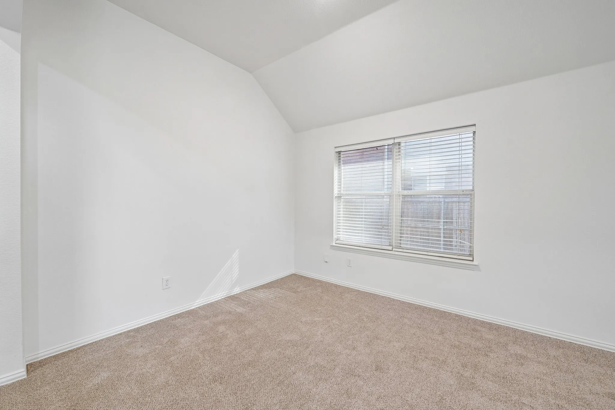Single Family Residence For Sale in Dallas County , 1532 Holveck Drive, Cedar Hill, Texas 75104, 4 Bedroom, 2 Bathroom, 2 Garage spaces, 2,296 Sqft, built in 2002, mls#21389889, Real Estate Agent in Cedar Hill, Homes For Sale in Dallas county, Homes For Sale in Cedar Hill, Realtor in Cedar Hill Texas, Real Estate Brokerage Independent Realty Texas, Luminita Cordes Realtor