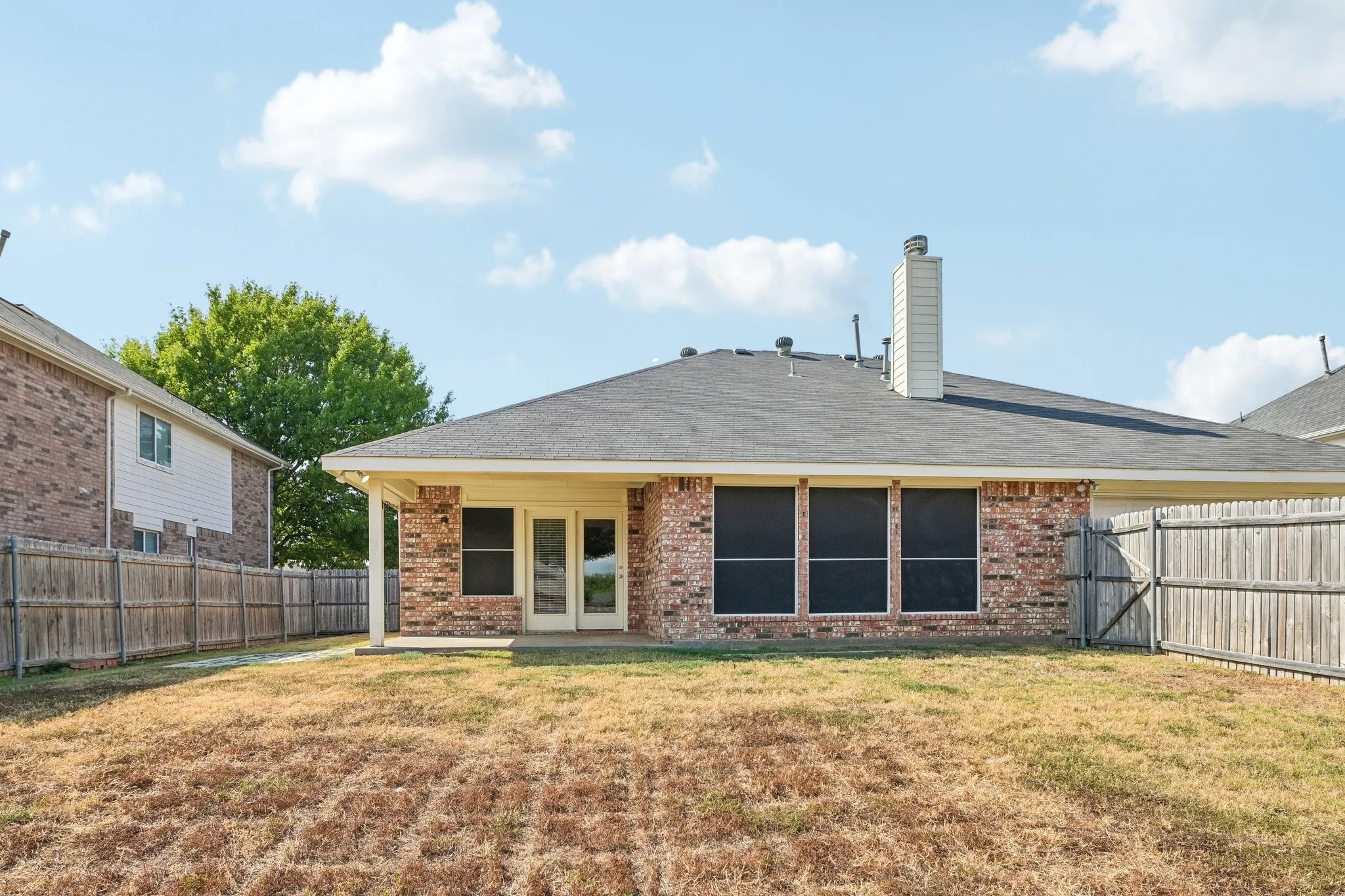 Single Family Residence For Sale in Dallas County , 1532 Holveck Drive, Cedar Hill, Texas 75104, 4 Bedroom, 2 Bathroom, 2 Garage spaces, 2,296 Sqft, built in 2002, mls#21389889, Real Estate Agent in Cedar Hill, Homes For Sale in Dallas county, Homes For Sale in Cedar Hill, Realtor in Cedar Hill Texas, Real Estate Brokerage Independent Realty Texas, Luminita Cordes Realtor