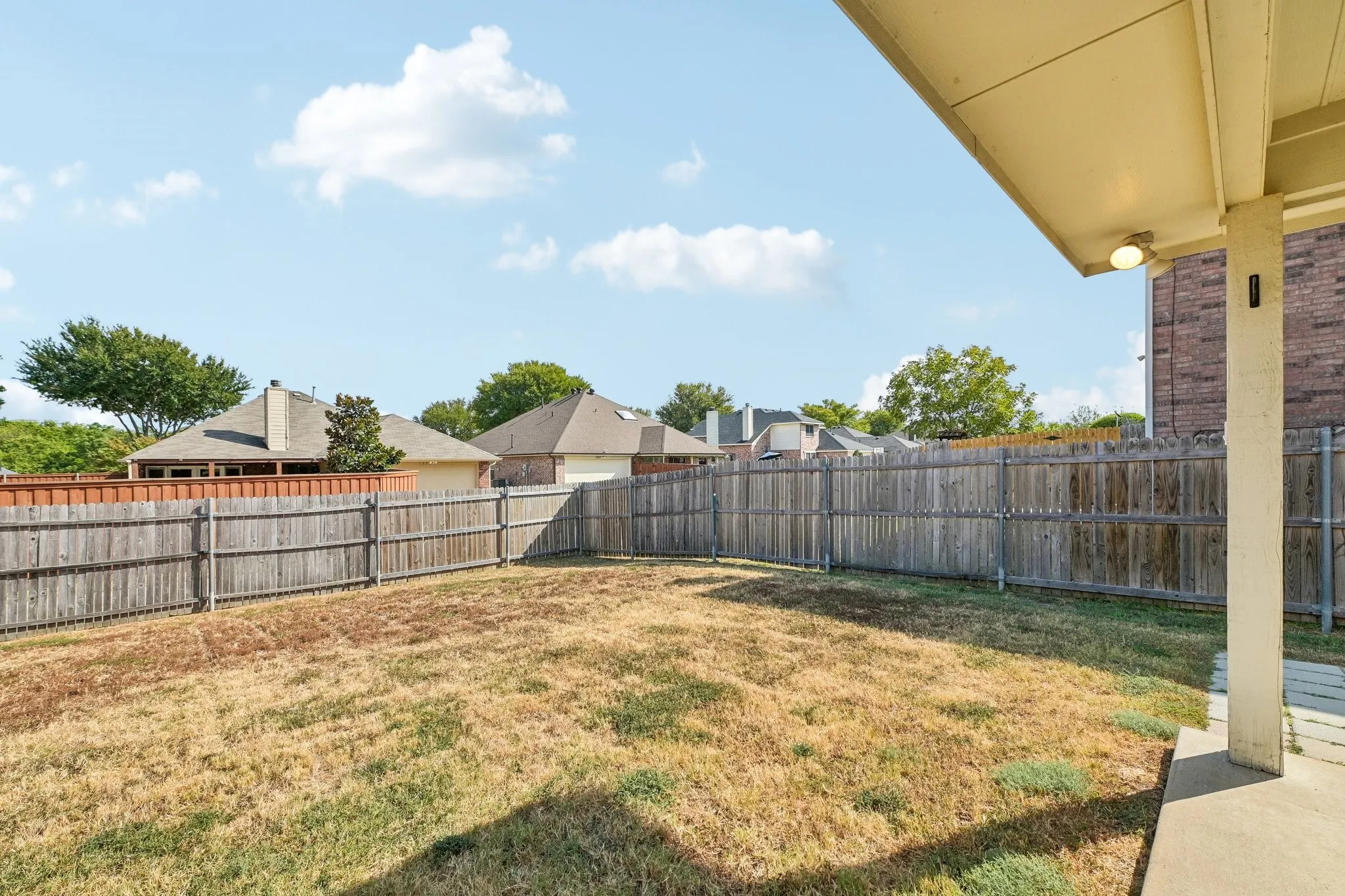 Single Family Residence For Sale in Dallas County , 1532 Holveck Drive, Cedar Hill, Texas 75104, 4 Bedroom, 2 Bathroom, 2 Garage spaces, 2,296 Sqft, built in 2002, mls#21389889, Real Estate Agent in Cedar Hill, Homes For Sale in Dallas county, Homes For Sale in Cedar Hill, Realtor in Cedar Hill Texas, Real Estate Brokerage Independent Realty Texas, Luminita Cordes Realtor