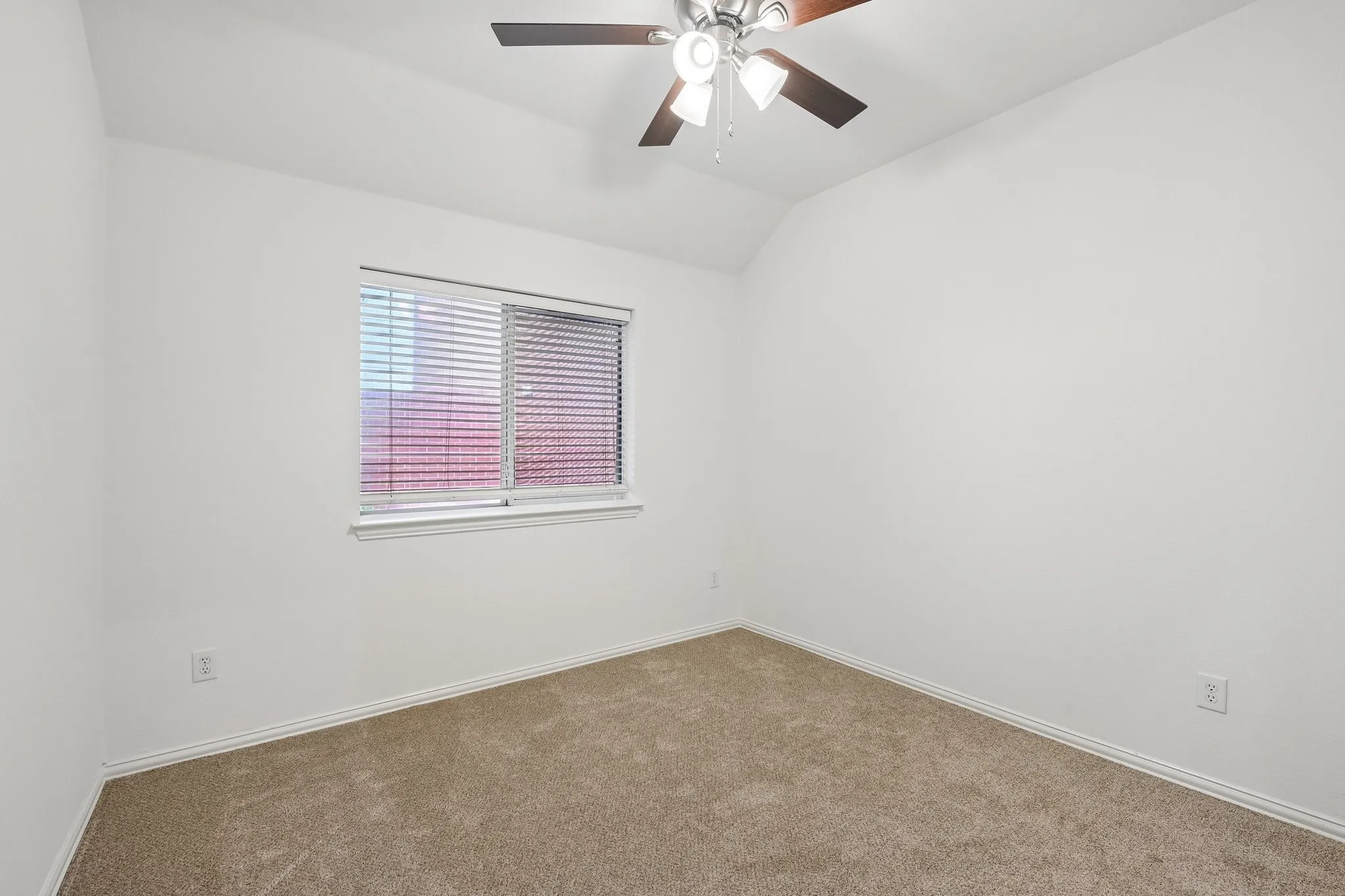 Single Family Residence For Sale in Dallas County , 1532 Holveck Drive, Cedar Hill, Texas 75104, 4 Bedroom, 2 Bathroom, 2 Garage spaces, 2,296 Sqft, built in 2002, mls#21389889, Real Estate Agent in Cedar Hill, Homes For Sale in Dallas county, Homes For Sale in Cedar Hill, Realtor in Cedar Hill Texas, Real Estate Brokerage Independent Realty Texas, Luminita Cordes Realtor
