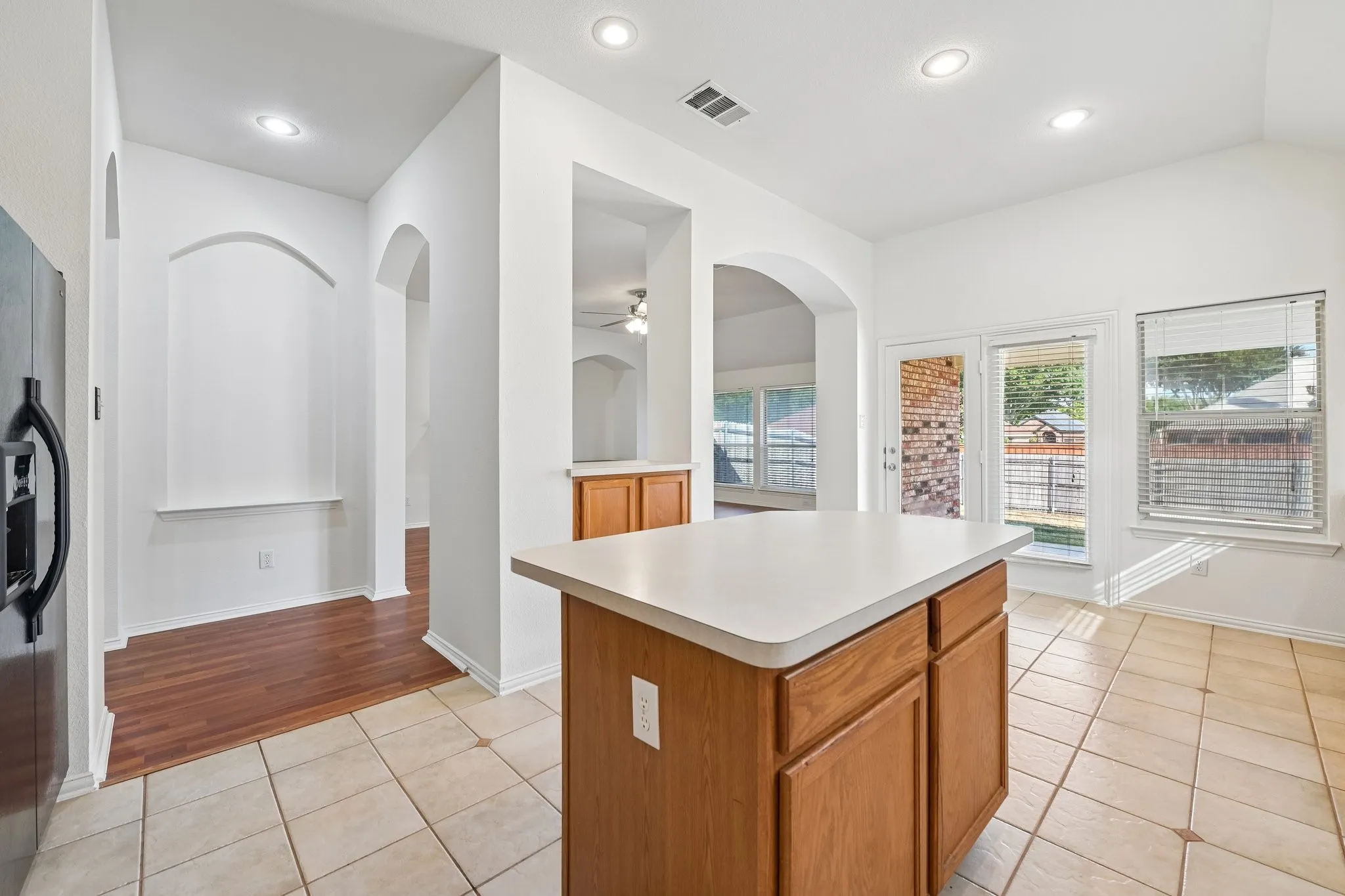 Single Family Residence For Sale in Dallas County , 1532 Holveck Drive, Cedar Hill, Texas 75104, 4 Bedroom, 2 Bathroom, 2 Garage spaces, 2,296 Sqft, built in 2002, mls#21389889, Real Estate Agent in Cedar Hill, Homes For Sale in Dallas county, Homes For Sale in Cedar Hill, Realtor in Cedar Hill Texas, Real Estate Brokerage Independent Realty Texas, Luminita Cordes Realtor