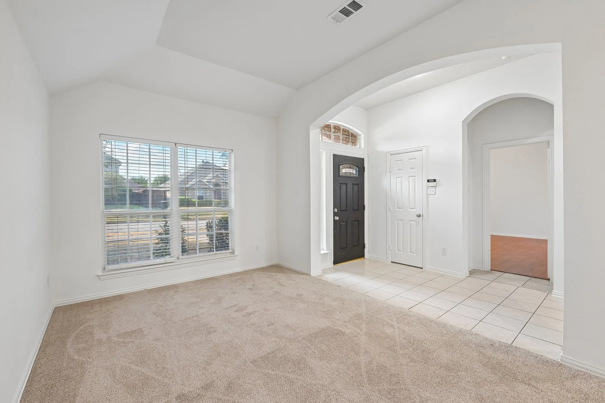 Single Family Residence For Sale in Dallas County , 1532 Holveck Drive, Cedar Hill, Texas 75104, 4 Bedroom, 2 Bathroom, 2 Garage spaces, 2,296 Sqft, built in 2002, mls#21389889, Real Estate Agent in Cedar Hill, Homes For Sale in Dallas county, Homes For Sale in Cedar Hill, Realtor in Cedar Hill Texas, Real Estate Brokerage Independent Realty Texas, Luminita Cordes Realtor