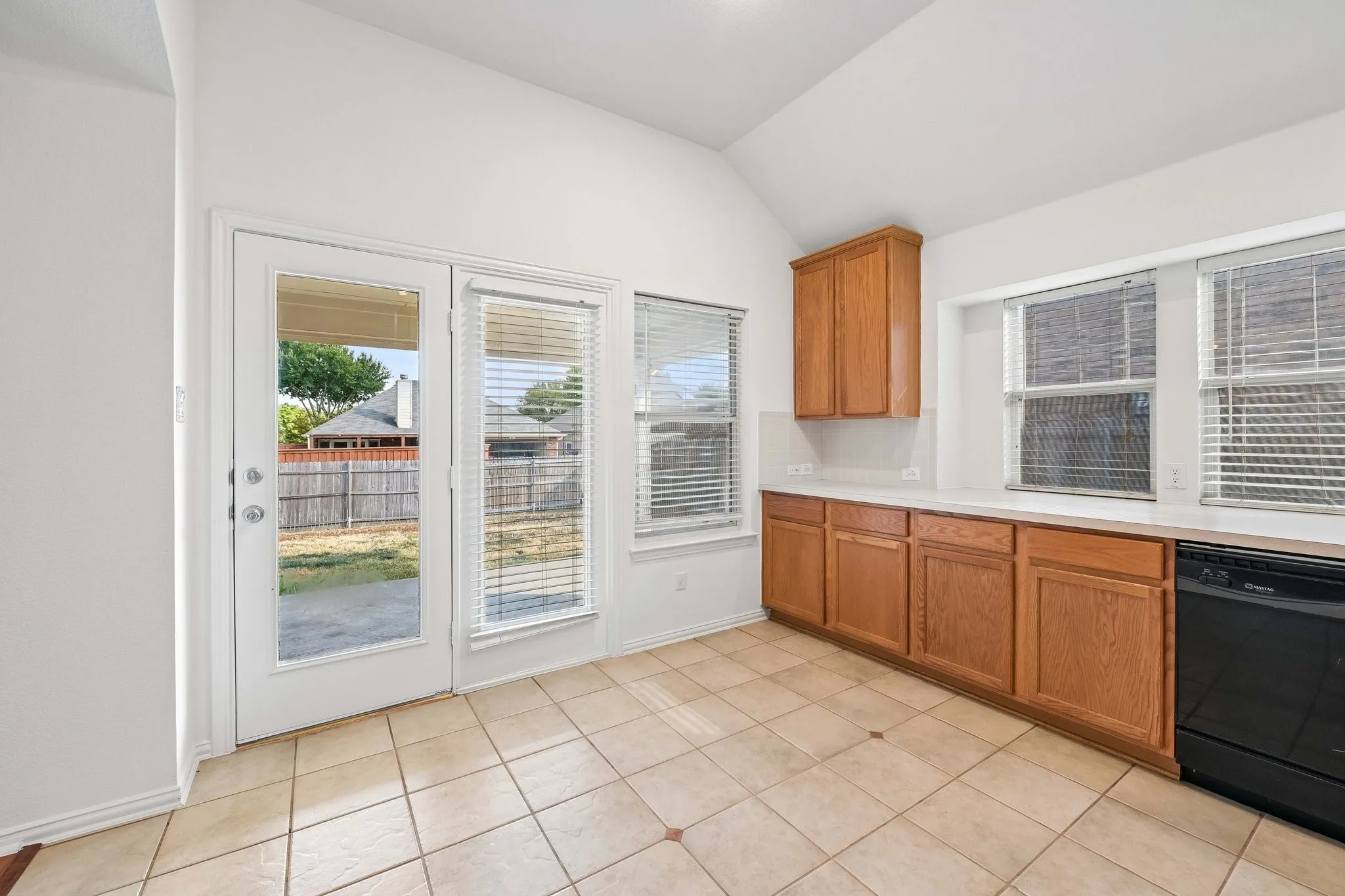 Single Family Residence For Sale in Dallas County , 1532 Holveck Drive, Cedar Hill, Texas 75104, 4 Bedroom, 2 Bathroom, 2 Garage spaces, 2,296 Sqft, built in 2002, mls#21389889, Real Estate Agent in Cedar Hill, Homes For Sale in Dallas county, Homes For Sale in Cedar Hill, Realtor in Cedar Hill Texas, Real Estate Brokerage Independent Realty Texas, Luminita Cordes Realtor