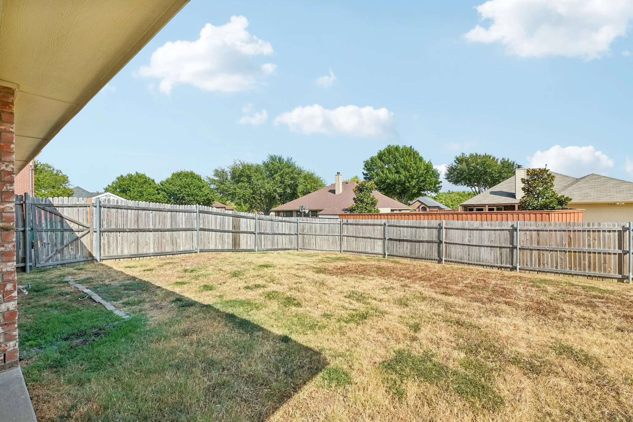 Single Family Residence For Sale in Dallas County , 1532 Holveck Drive, Cedar Hill, Texas 75104, 4 Bedroom, 2 Bathroom, 2 Garage spaces, 2,296 Sqft, built in 2002, mls#21389889, Real Estate Agent in Cedar Hill, Homes For Sale in Dallas county, Homes For Sale in Cedar Hill, Realtor in Cedar Hill Texas, Real Estate Brokerage Independent Realty Texas, Luminita Cordes Realtor