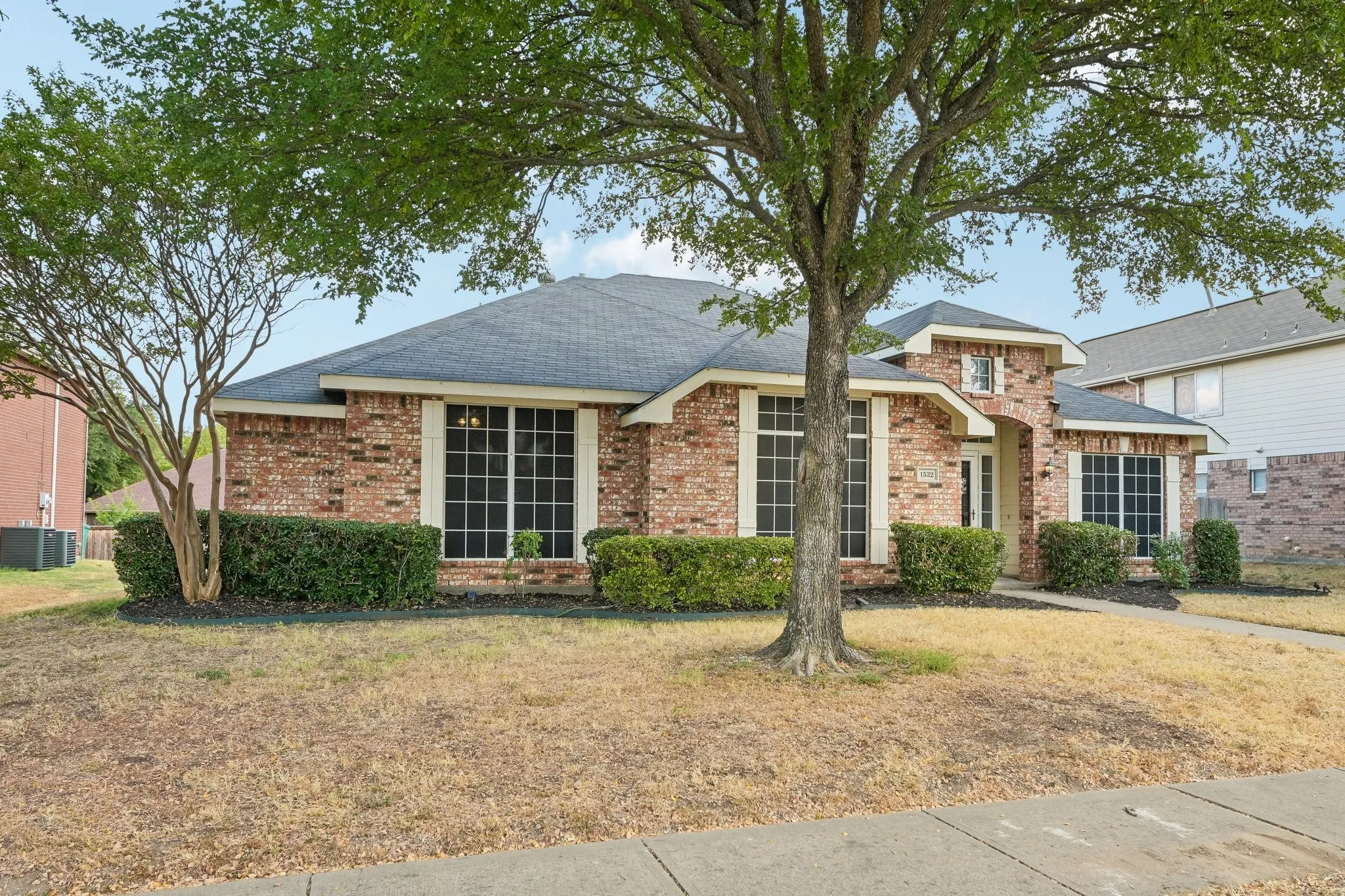 Single Family Residence For Sale in Dallas County , 1532 Holveck Drive, Cedar Hill, Texas 75104, 4 Bedroom, 2 Bathroom, 2 Garage spaces, 2,296 Sqft, built in 2002, mls#21389889, Real Estate Agent in Cedar Hill, Homes For Sale in Dallas county, Homes For Sale in Cedar Hill, Realtor in Cedar Hill Texas, Real Estate Brokerage Independent Realty Texas, Luminita Cordes Realtor