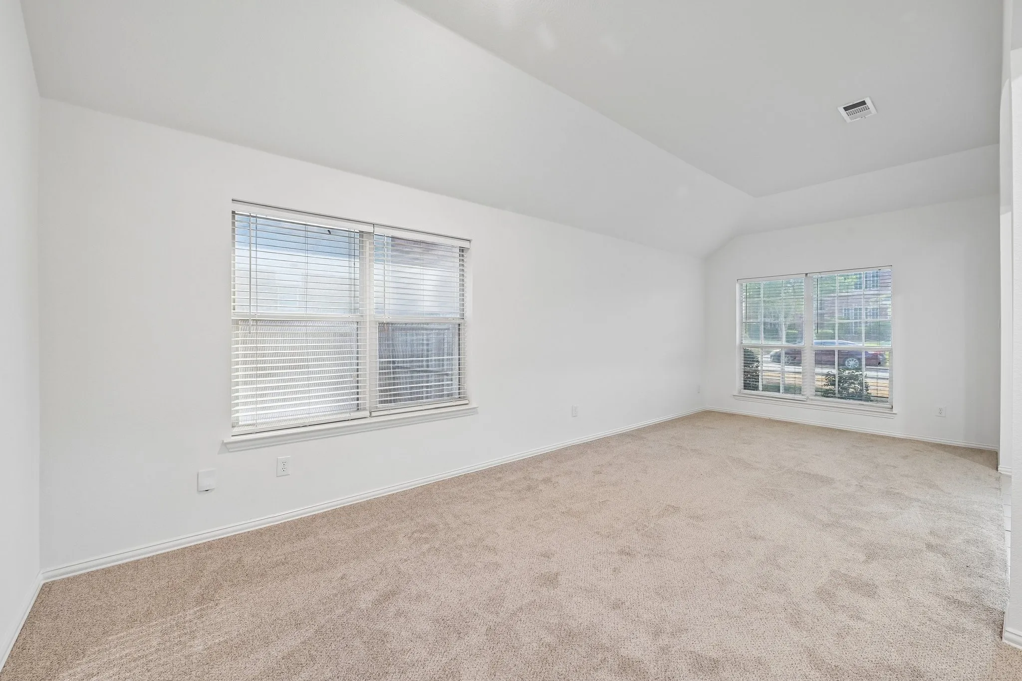 Single Family Residence For Sale in Dallas County , 1532 Holveck Drive, Cedar Hill, Texas 75104, 4 Bedroom, 2 Bathroom, 2 Garage spaces, 2,296 Sqft, built in 2002, mls#21389889, Real Estate Agent in Cedar Hill, Homes For Sale in Dallas county, Homes For Sale in Cedar Hill, Realtor in Cedar Hill Texas, Real Estate Brokerage Independent Realty Texas, Luminita Cordes Realtor