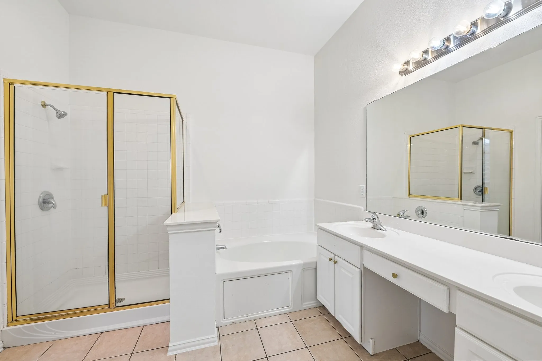 Single Family Residence For Sale in Dallas County , 1532 Holveck Drive, Cedar Hill, Texas 75104, 4 Bedroom, 2 Bathroom, 2 Garage spaces, 2,296 Sqft, built in 2002, mls#21389889, Real Estate Agent in Cedar Hill, Homes For Sale in Dallas county, Homes For Sale in Cedar Hill, Realtor in Cedar Hill Texas, Real Estate Brokerage Independent Realty Texas, Luminita Cordes Realtor