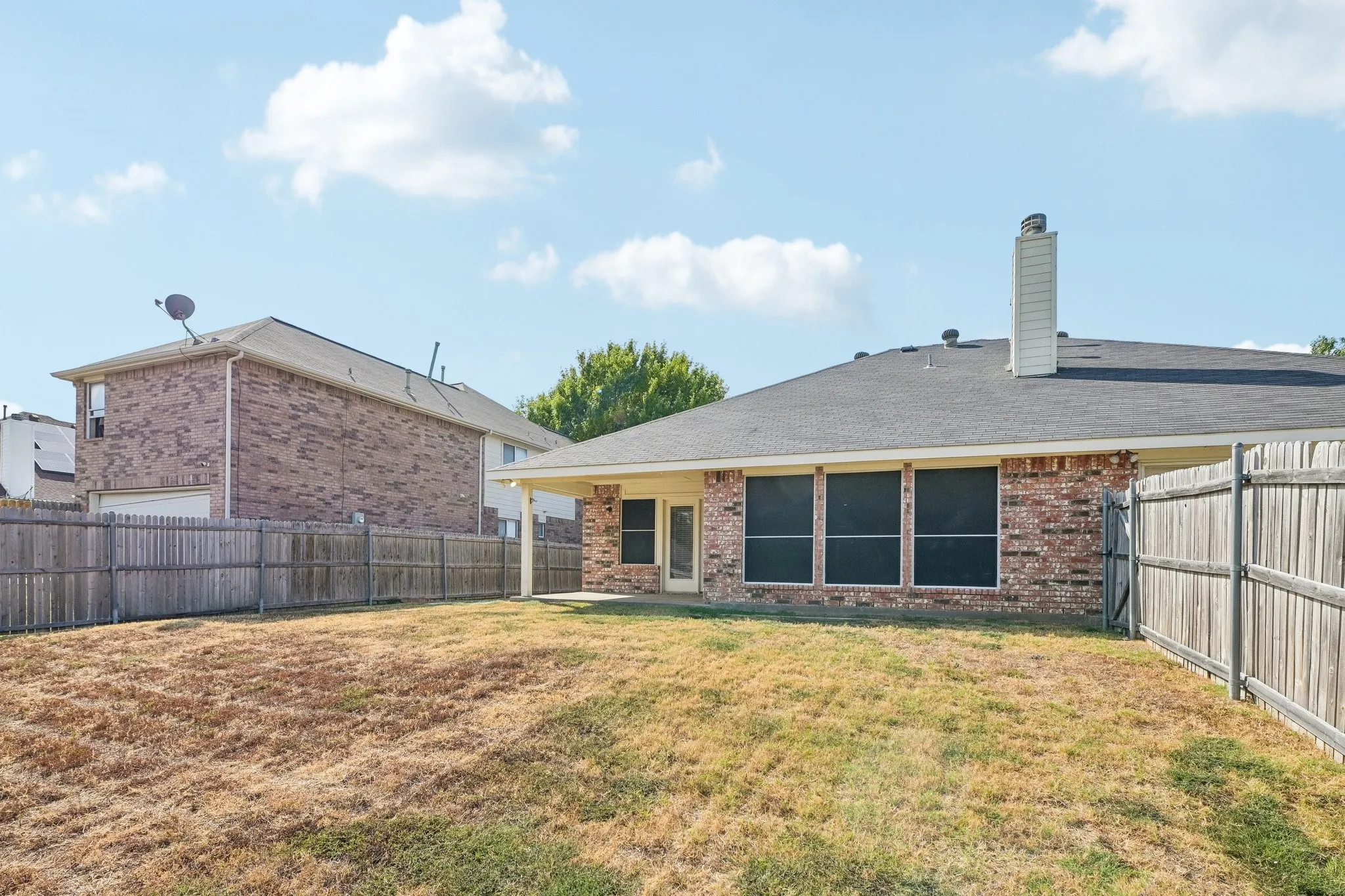 Single Family Residence For Sale in Dallas County , 1532 Holveck Drive, Cedar Hill, Texas 75104, 4 Bedroom, 2 Bathroom, 2 Garage spaces, 2,296 Sqft, built in 2002, mls#21389889, Real Estate Agent in Cedar Hill, Homes For Sale in Dallas county, Homes For Sale in Cedar Hill, Realtor in Cedar Hill Texas, Real Estate Brokerage Independent Realty Texas, Luminita Cordes Realtor