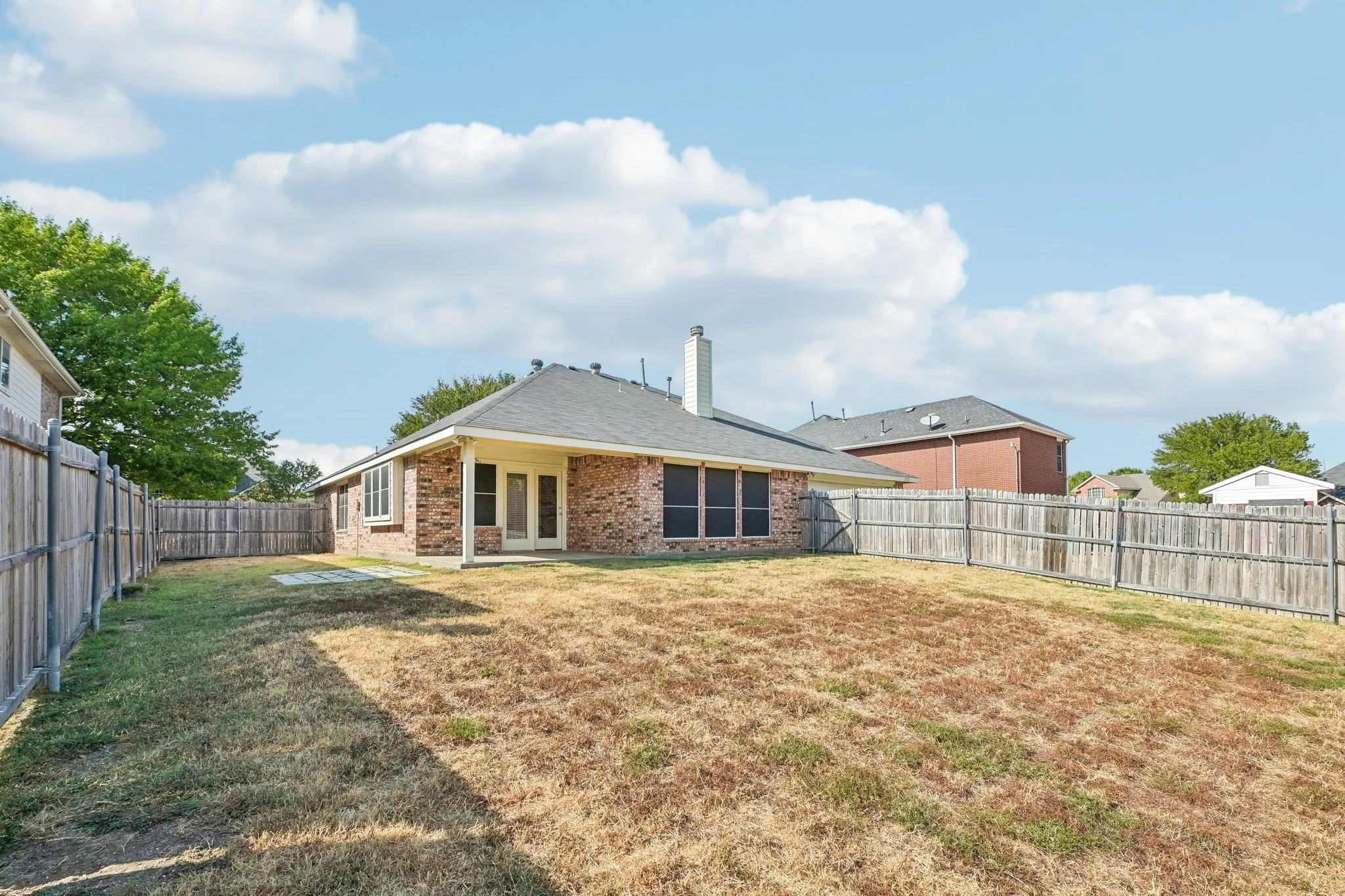 Single Family Residence For Sale in Dallas County , 1532 Holveck Drive, Cedar Hill, Texas 75104, 4 Bedroom, 2 Bathroom, 2 Garage spaces, 2,296 Sqft, built in 2002, mls#21389889, Real Estate Agent in Cedar Hill, Homes For Sale in Dallas county, Homes For Sale in Cedar Hill, Realtor in Cedar Hill Texas, Real Estate Brokerage Independent Realty Texas, Luminita Cordes Realtor