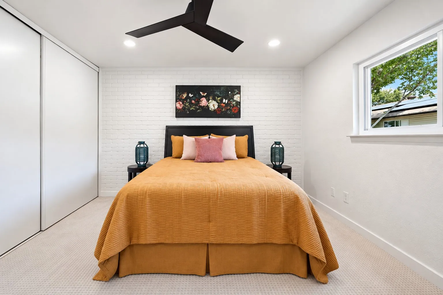 Townhouse For Sale in Dallas County , 2653 Via Catalina, Carrollton, Texas 75006, 2 Bedroom, 2 Bathroom, Garage spaces, 1,120 Sqft, built in 1973, mls#21390707, Real Estate Agent in Carrollton, Homes For Sale in Dallas county, Homes For Sale in Carrollton, Realtor in Carrollton Texas, Real Estate Brokerage Independent Realty Texas, Luminita Cordes Realtor