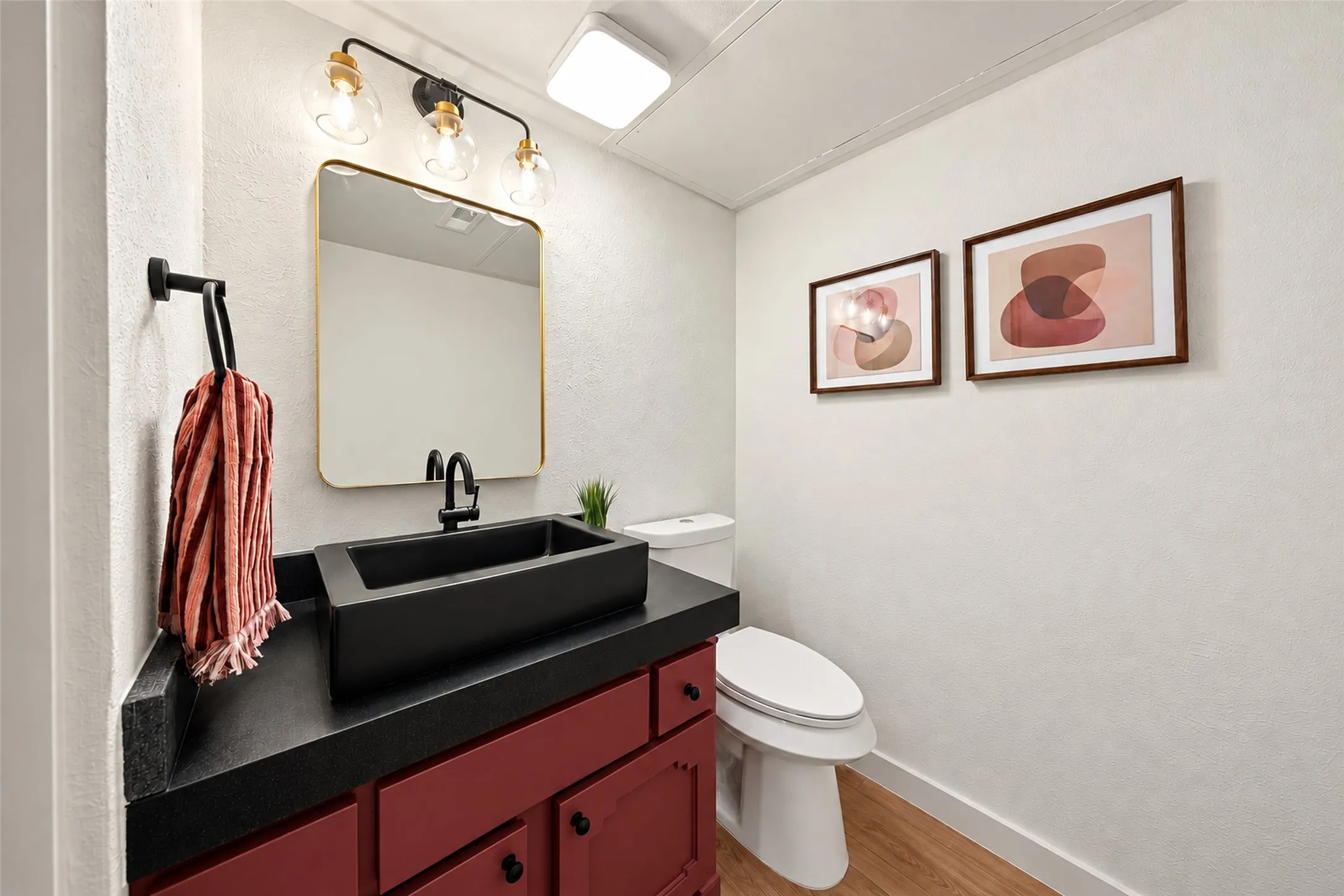 Townhouse For Sale in Dallas County , 2653 Via Catalina, Carrollton, Texas 75006, 2 Bedroom, 2 Bathroom, Garage spaces, 1,120 Sqft, built in 1973, mls#21390707, Real Estate Agent in Carrollton, Homes For Sale in Dallas county, Homes For Sale in Carrollton, Realtor in Carrollton Texas, Real Estate Brokerage Independent Realty Texas, Luminita Cordes Realtor
