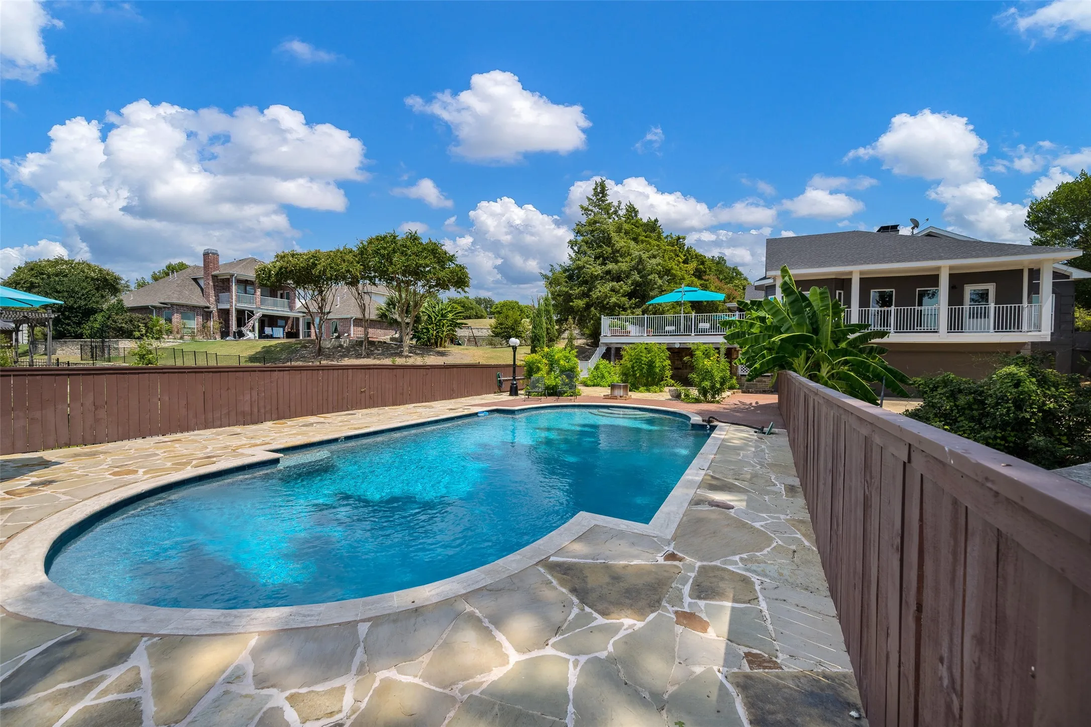 Single Family Residence For Sale in Rockwall County , 6 Stillwaters Drive, Heath, Texas 75032, 4 Bedroom, 5 Bathroom, 3 Garage spaces, 3,581 Sqft, built in 1984, mls#21306749, Real Estate Agent in Heath, Homes For Sale in Rockwall county, Homes For Sale in Heath, Realtor in Heath Texas, Real Estate Brokerage Independent Realty Texas, Luminita Cordes Realtor