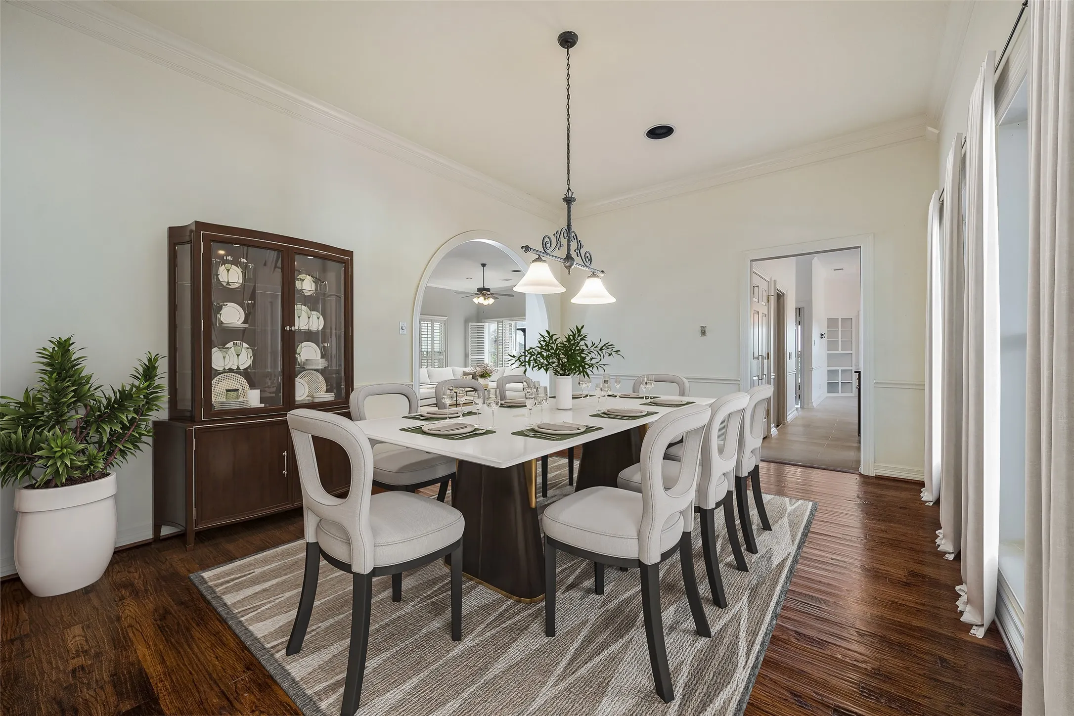 Virtually Staged large dining area