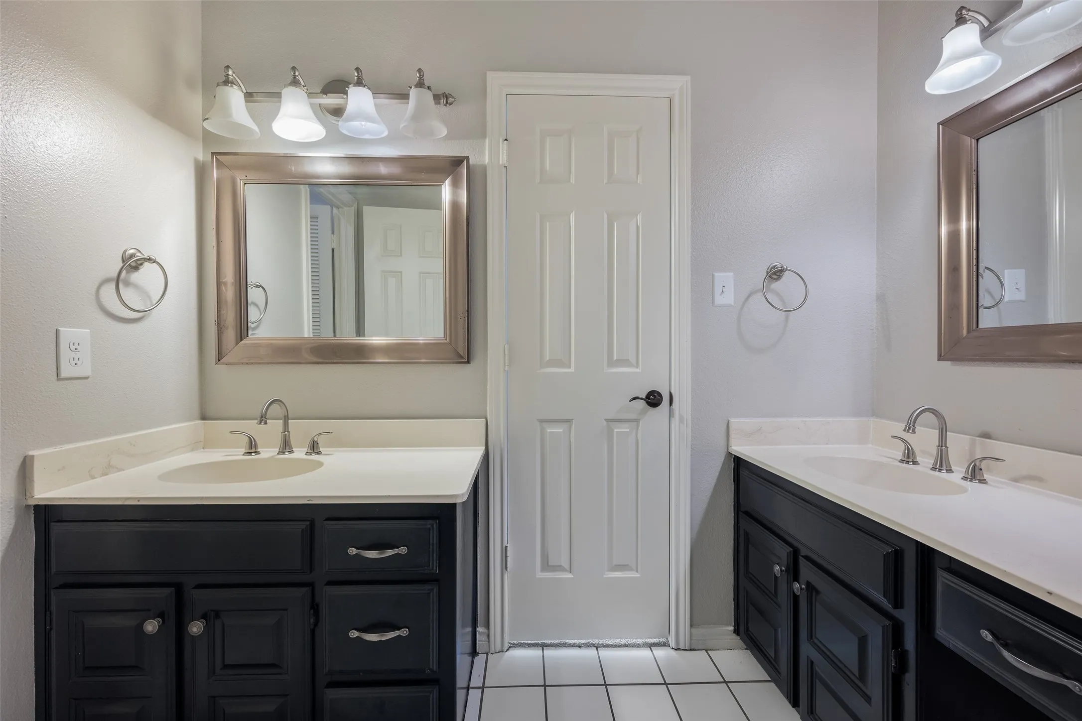 Jack 'n' jill bath