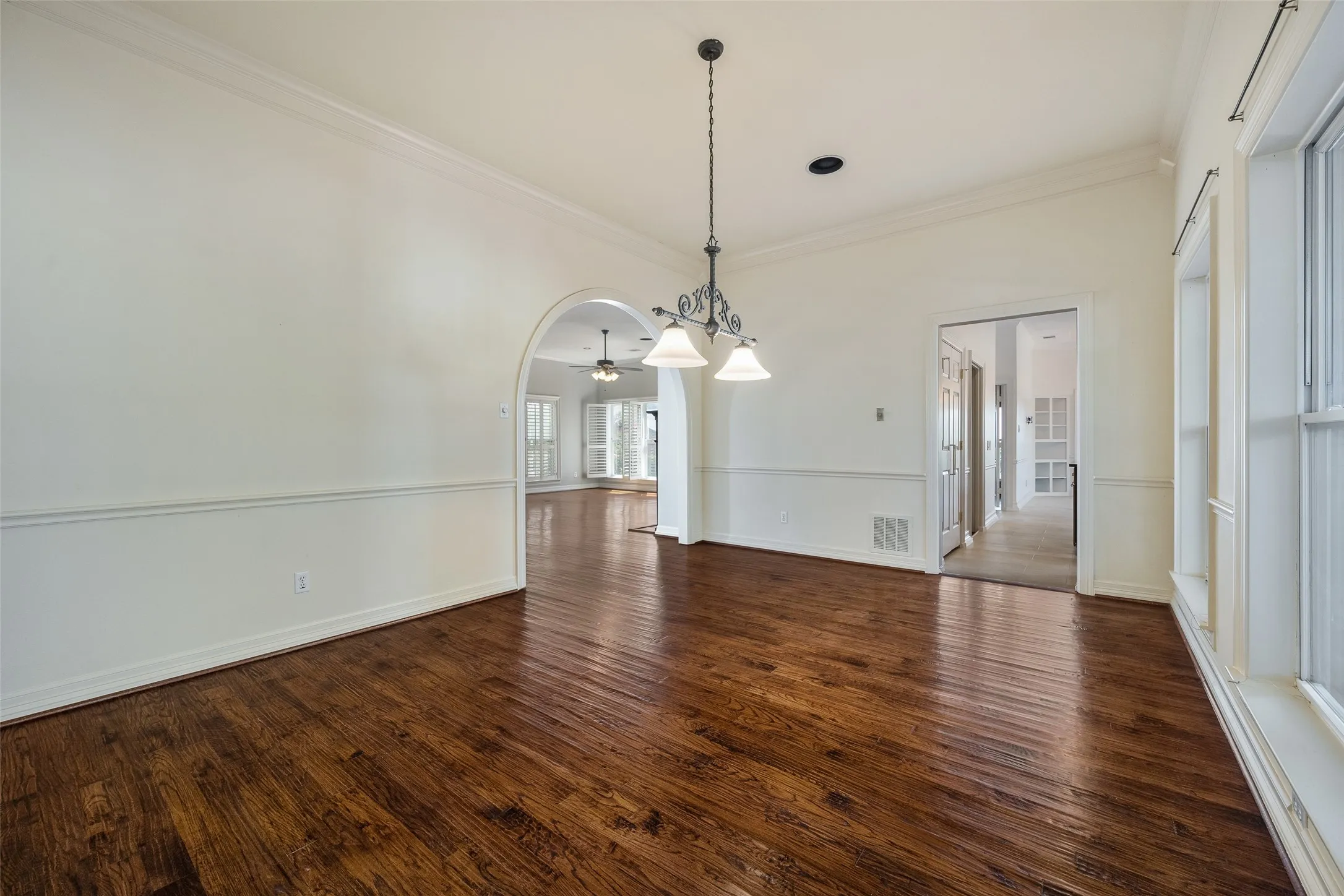 Single Family Residence For Sale in Rockwall County , 6 Stillwaters Drive, Heath, Texas 75032, 4 Bedroom, 5 Bathroom, 3 Garage spaces, 3,581 Sqft, built in 1984, mls#21306749, Real Estate Agent in Heath, Homes For Sale in Rockwall county, Homes For Sale in Heath, Realtor in Heath Texas, Real Estate Brokerage Independent Realty Texas, Luminita Cordes Realtor