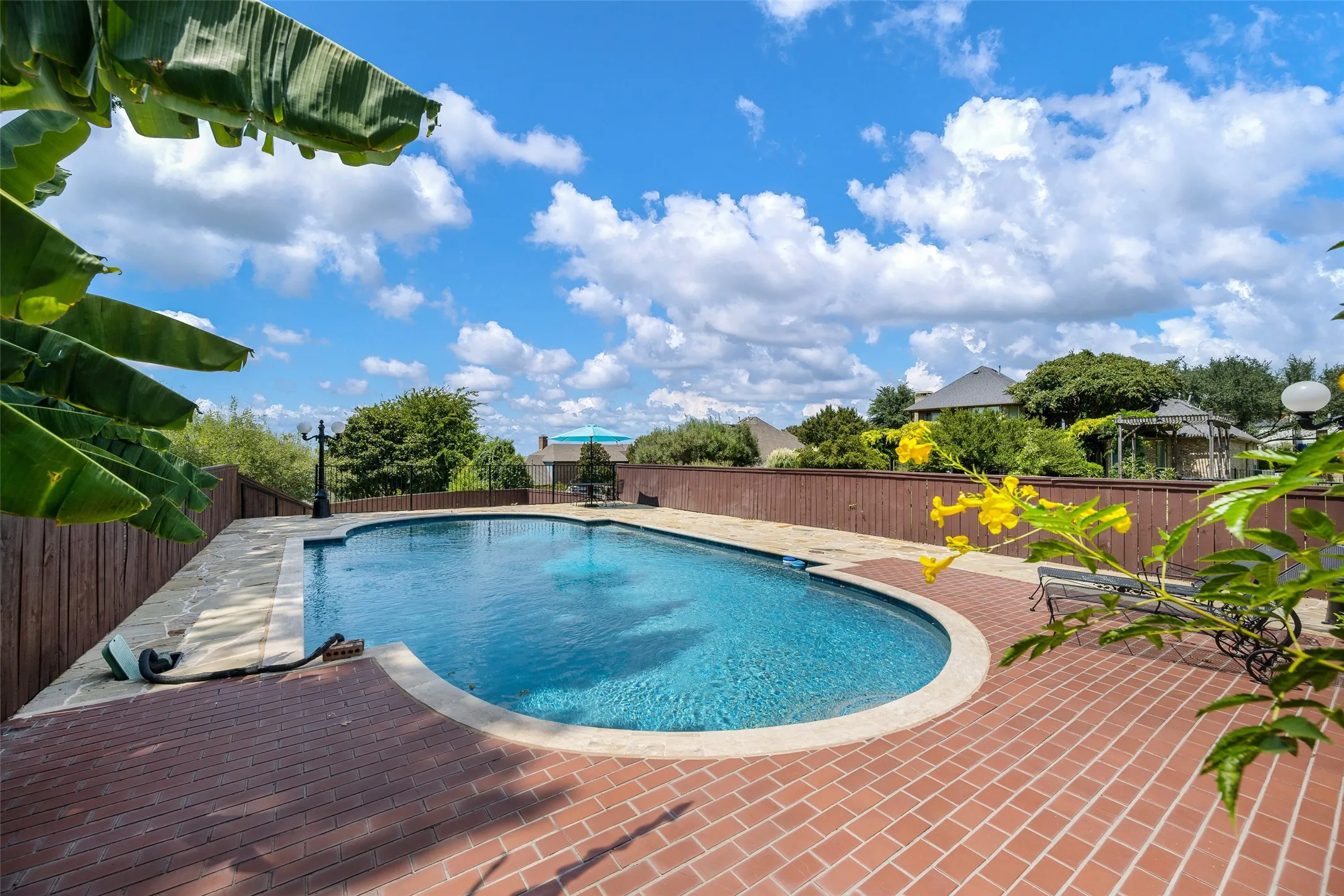 Single Family Residence For Sale in Rockwall County , 6 Stillwaters Drive, Heath, Texas 75032, 4 Bedroom, 5 Bathroom, 3 Garage spaces, 3,581 Sqft, built in 1984, mls#21306749, Real Estate Agent in Heath, Homes For Sale in Rockwall county, Homes For Sale in Heath, Realtor in Heath Texas, Real Estate Brokerage Independent Realty Texas, Luminita Cordes Realtor