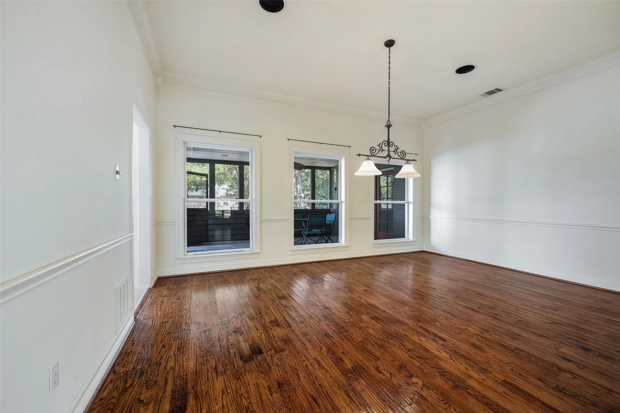 Single Family Residence For Sale in Rockwall County , 6 Stillwaters Drive, Heath, Texas 75032, 4 Bedroom, 5 Bathroom, 3 Garage spaces, 3,581 Sqft, built in 1984, mls#21306749, Real Estate Agent in Heath, Homes For Sale in Rockwall county, Homes For Sale in Heath, Realtor in Heath Texas, Real Estate Brokerage Independent Realty Texas, Luminita Cordes Realtor