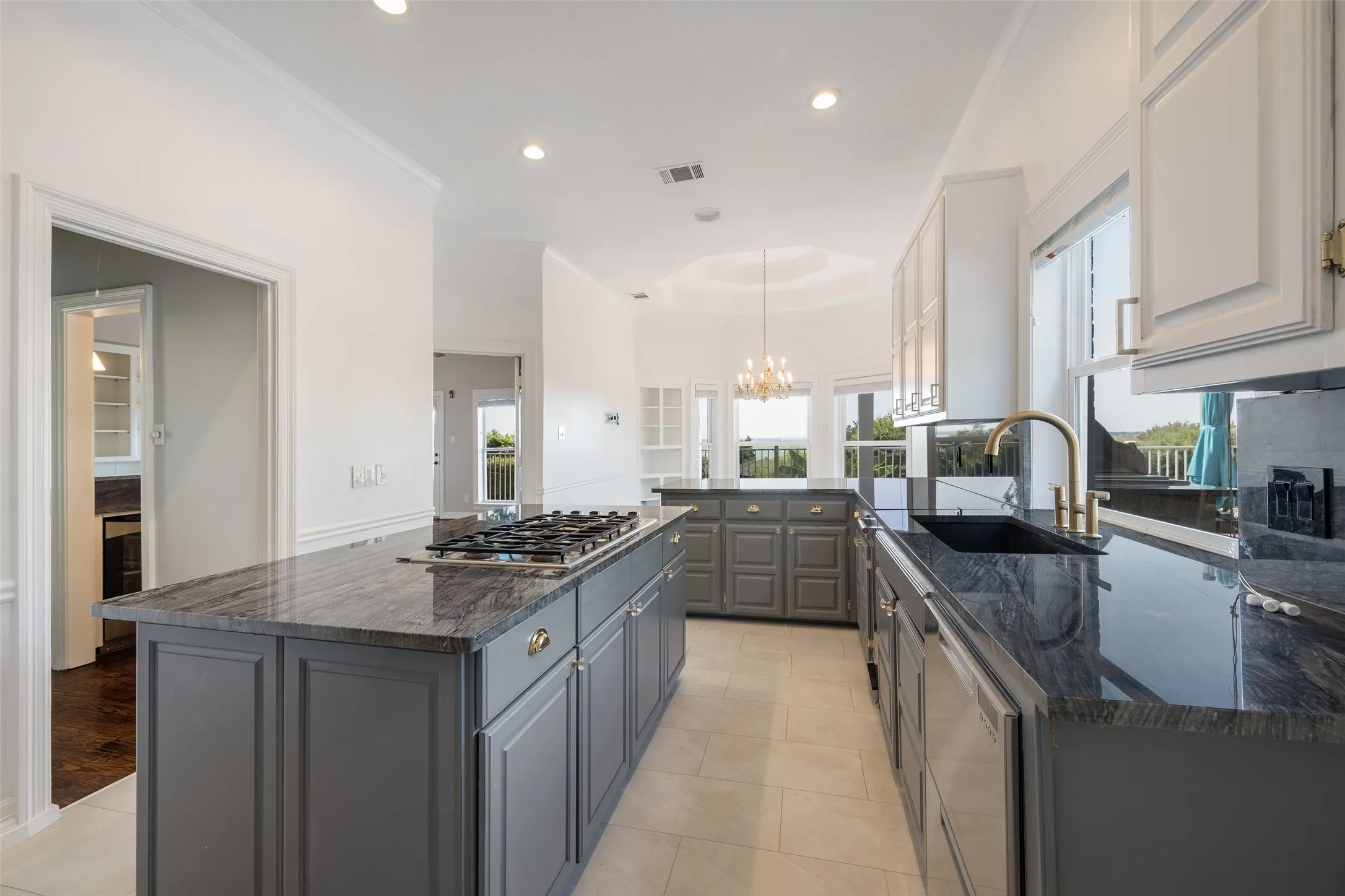 Single Family Residence For Sale in Rockwall County , 6 Stillwaters Drive, Heath, Texas 75032, 4 Bedroom, 5 Bathroom, 3 Garage spaces, 3,581 Sqft, built in 1984, mls#21306749, Real Estate Agent in Heath, Homes For Sale in Rockwall county, Homes For Sale in Heath, Realtor in Heath Texas, Real Estate Brokerage Independent Realty Texas, Luminita Cordes Realtor
