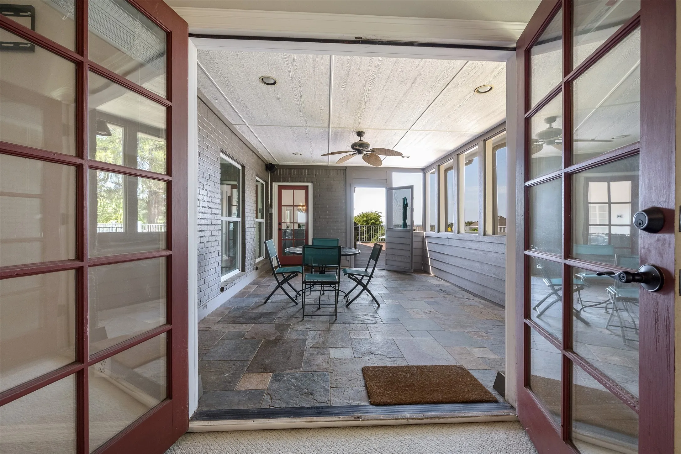 Screened in porch