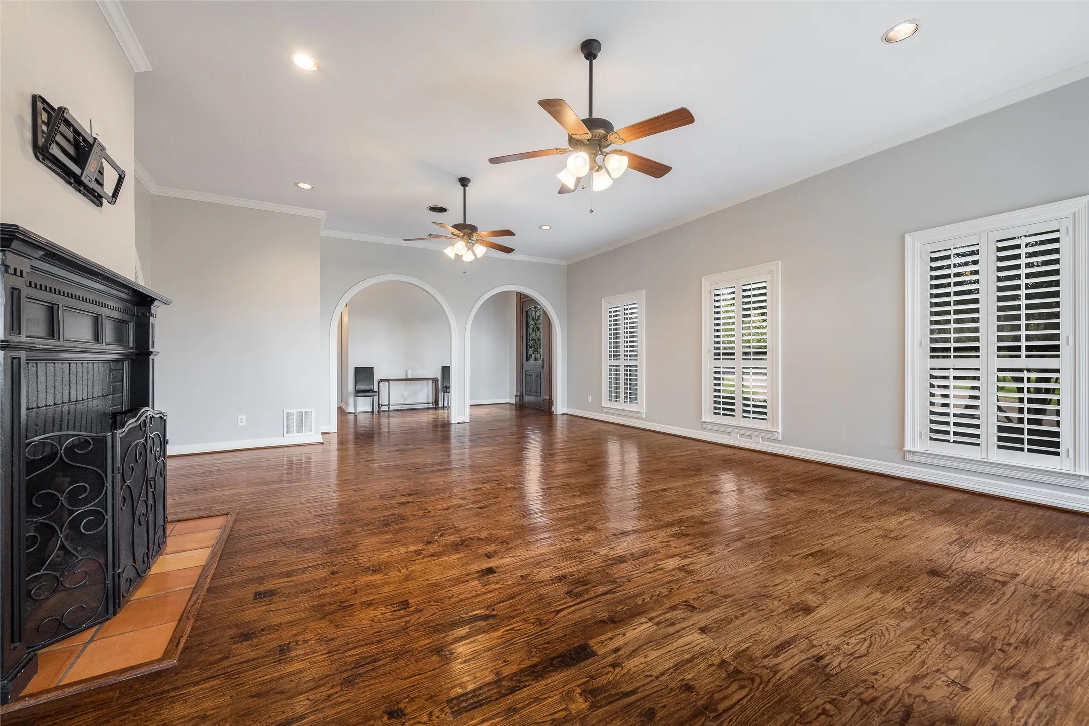 Single Family Residence For Sale in Rockwall County , 6 Stillwaters Drive, Heath, Texas 75032, 4 Bedroom, 5 Bathroom, 3 Garage spaces, 3,581 Sqft, built in 1984, mls#21306749, Real Estate Agent in Heath, Homes For Sale in Rockwall county, Homes For Sale in Heath, Realtor in Heath Texas, Real Estate Brokerage Independent Realty Texas, Luminita Cordes Realtor