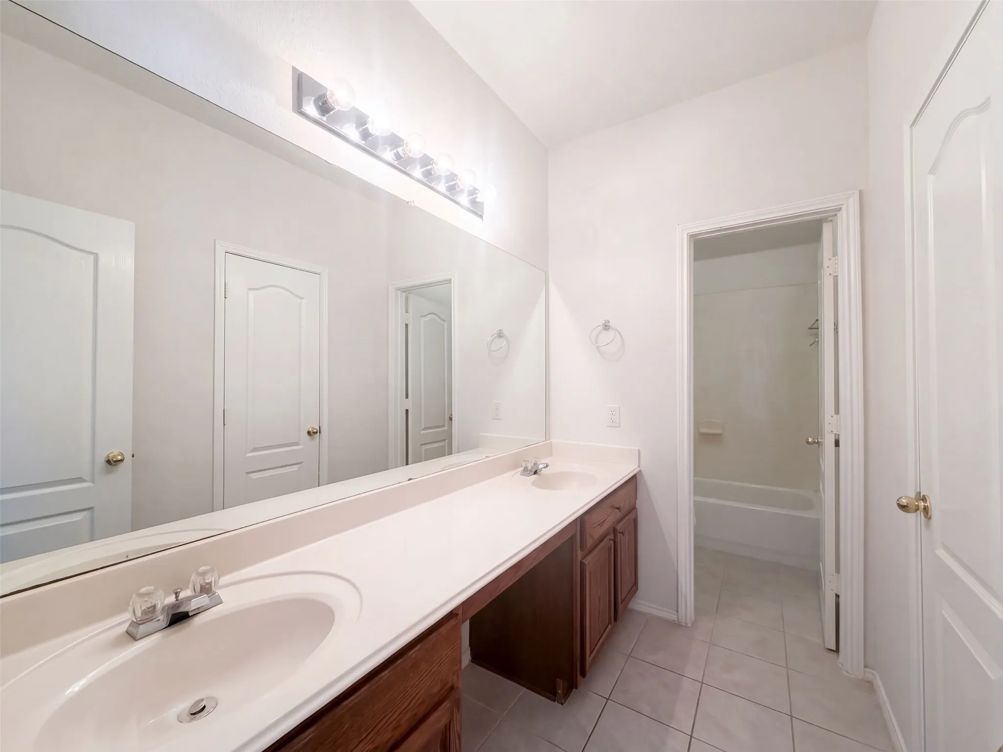 Single Family Residence For Sale in Collin County , 1304 Grapevine Drive, Allen, Texas 75002, 4 Bedroom, 4 Bathroom, 2 Garage spaces, 3,297 Sqft, built in 2003, mls#21390136, Real Estate Agent in Allen, Homes For Sale in Collin county, Homes For Sale in Allen, Realtor in Allen Texas, Real Estate Brokerage Independent Realty Texas, Luminita Cordes Realtor