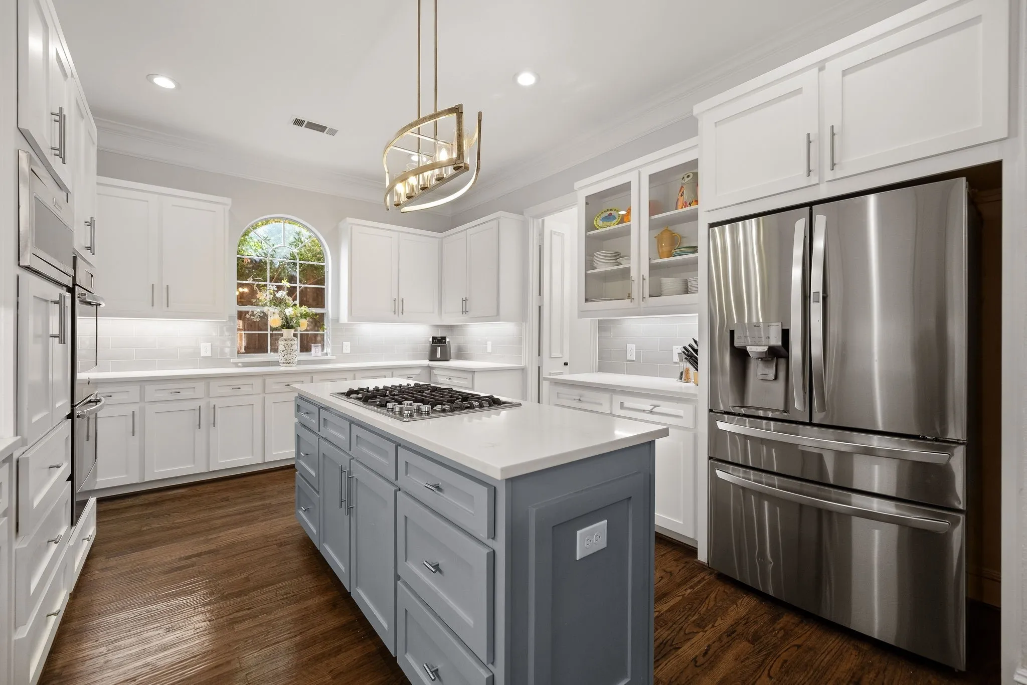 Glass front cabinets allows for your decorative touches