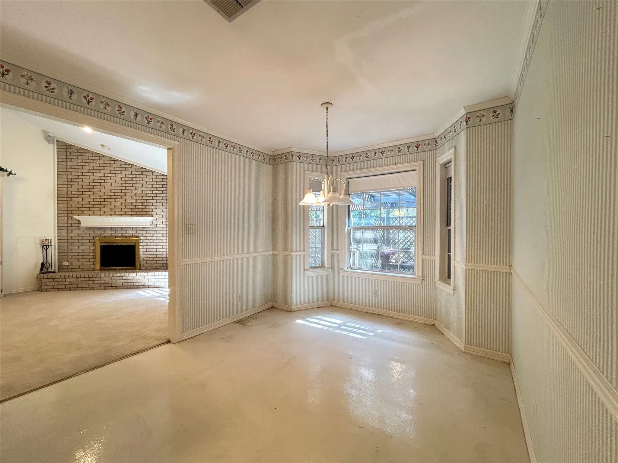 Single Family Residence For Sale in Hopkins County , 1328 Azalea Drive, Sulphur Springs, Texas 75482, 3 Bedroom, 3 Bathroom, 2 Garage spaces, 2,478 Sqft, built in 1995, mls#21390806, Real Estate Agent in Sulphur Springs, Homes For Sale in Hopkins county, Homes For Sale in Sulphur Springs, Realtor in Sulphur Springs Texas, Real Estate Brokerage Independent Realty Texas, Luminita Cordes Realtor