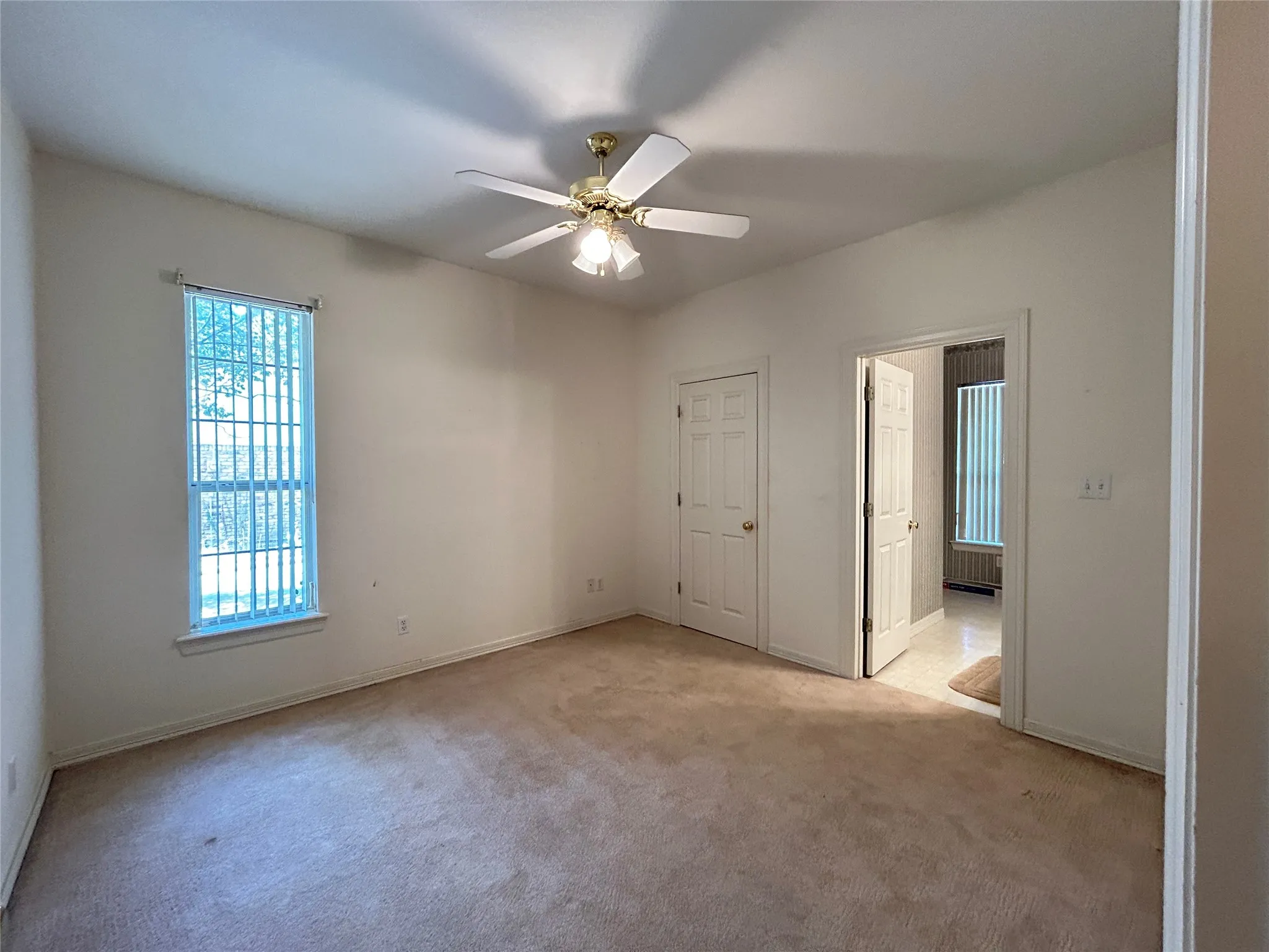 Single Family Residence For Sale in Hopkins County , 1328 Azalea Drive, Sulphur Springs, Texas 75482, 3 Bedroom, 3 Bathroom, 2 Garage spaces, 2,478 Sqft, built in 1995, mls#21390806, Real Estate Agent in Sulphur Springs, Homes For Sale in Hopkins county, Homes For Sale in Sulphur Springs, Realtor in Sulphur Springs Texas, Real Estate Brokerage Independent Realty Texas, Luminita Cordes Realtor