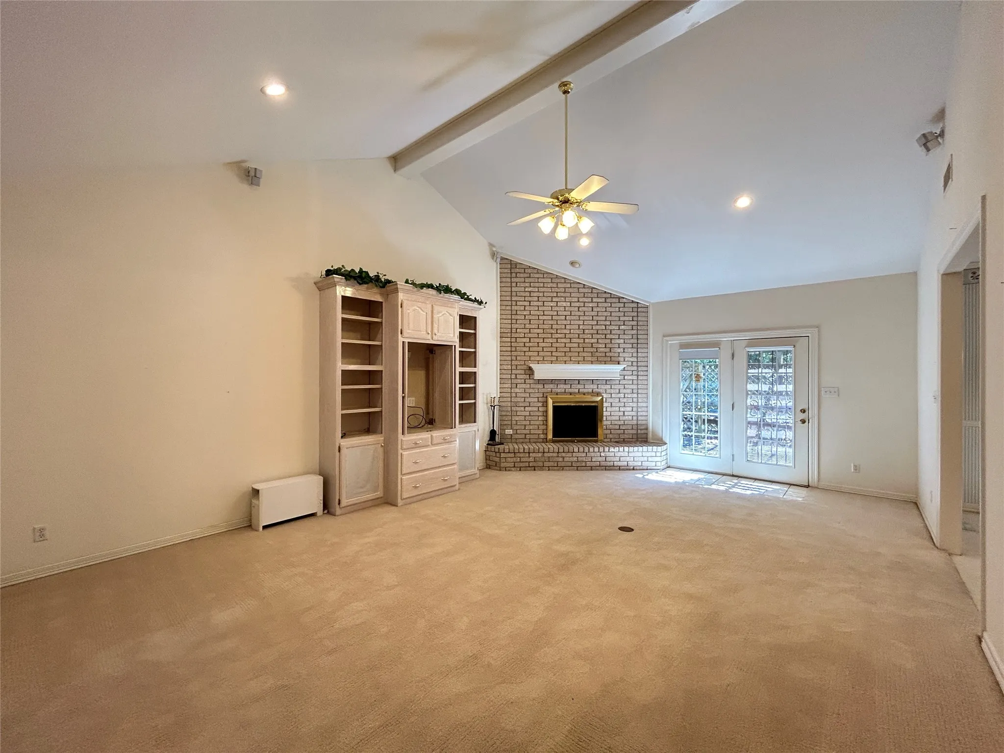 Single Family Residence For Sale in Hopkins County , 1328 Azalea Drive, Sulphur Springs, Texas 75482, 3 Bedroom, 3 Bathroom, 2 Garage spaces, 2,478 Sqft, built in 1995, mls#21390806, Real Estate Agent in Sulphur Springs, Homes For Sale in Hopkins county, Homes For Sale in Sulphur Springs, Realtor in Sulphur Springs Texas, Real Estate Brokerage Independent Realty Texas, Luminita Cordes Realtor