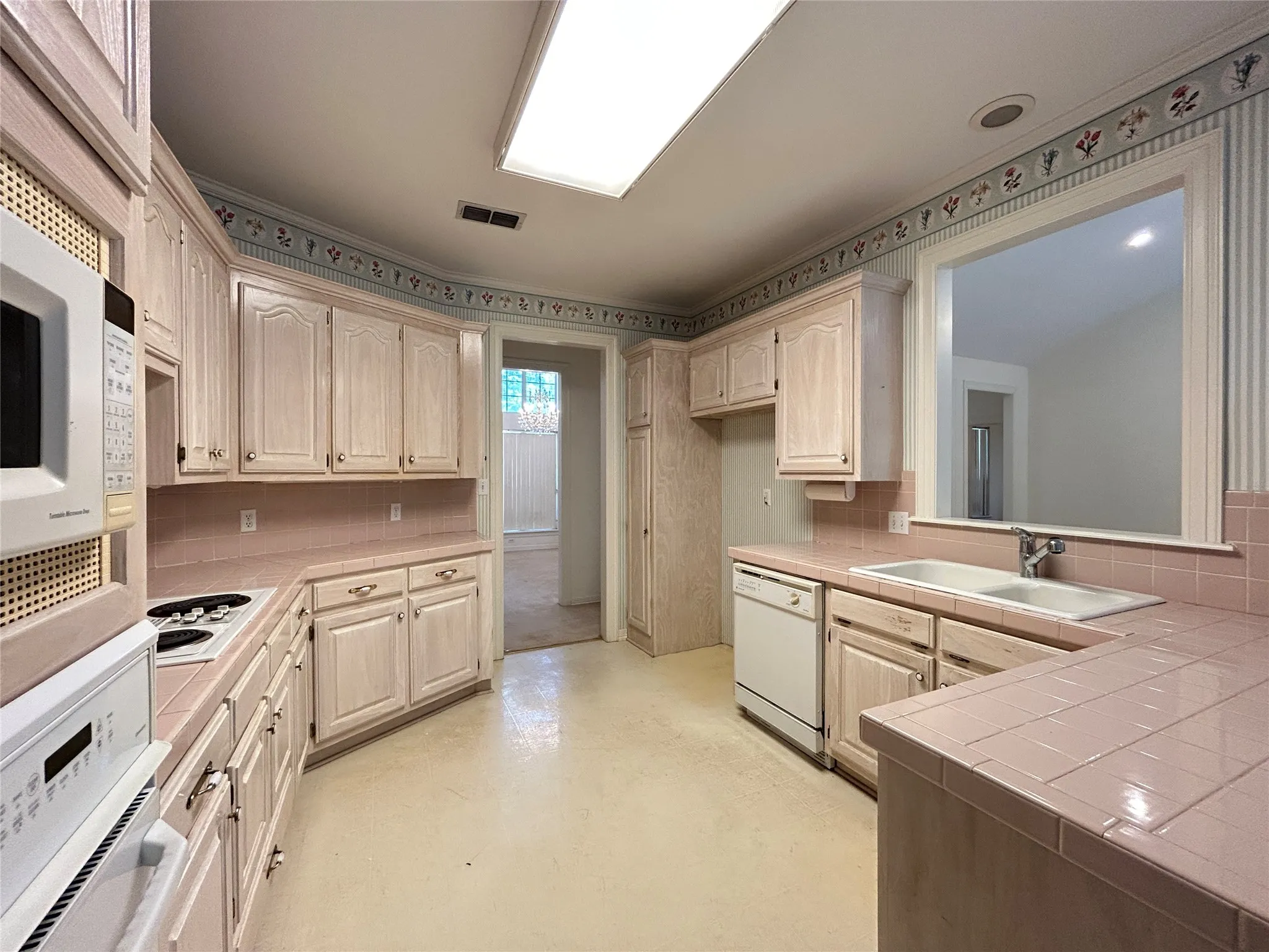 Single Family Residence For Sale in Hopkins County , 1328 Azalea Drive, Sulphur Springs, Texas 75482, 3 Bedroom, 3 Bathroom, 2 Garage spaces, 2,478 Sqft, built in 1995, mls#21390806, Real Estate Agent in Sulphur Springs, Homes For Sale in Hopkins county, Homes For Sale in Sulphur Springs, Realtor in Sulphur Springs Texas, Real Estate Brokerage Independent Realty Texas, Luminita Cordes Realtor