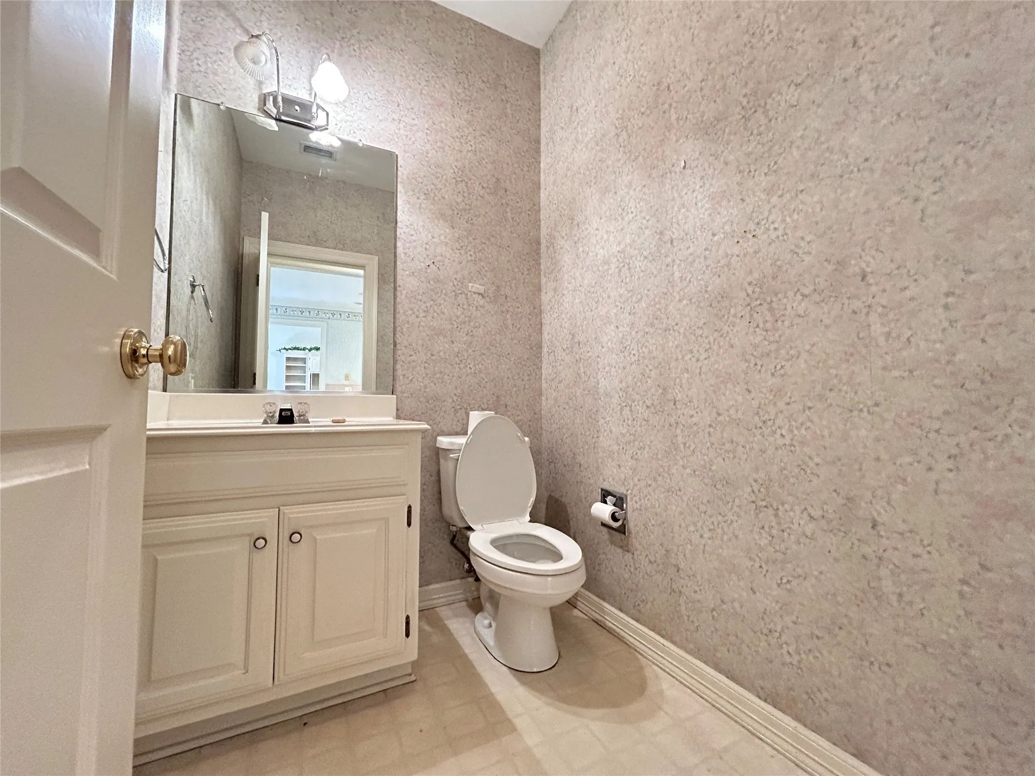 Single Family Residence For Sale in Hopkins County , 1328 Azalea Drive, Sulphur Springs, Texas 75482, 3 Bedroom, 3 Bathroom, 2 Garage spaces, 2,478 Sqft, built in 1995, mls#21390806, Real Estate Agent in Sulphur Springs, Homes For Sale in Hopkins county, Homes For Sale in Sulphur Springs, Realtor in Sulphur Springs Texas, Real Estate Brokerage Independent Realty Texas, Luminita Cordes Realtor