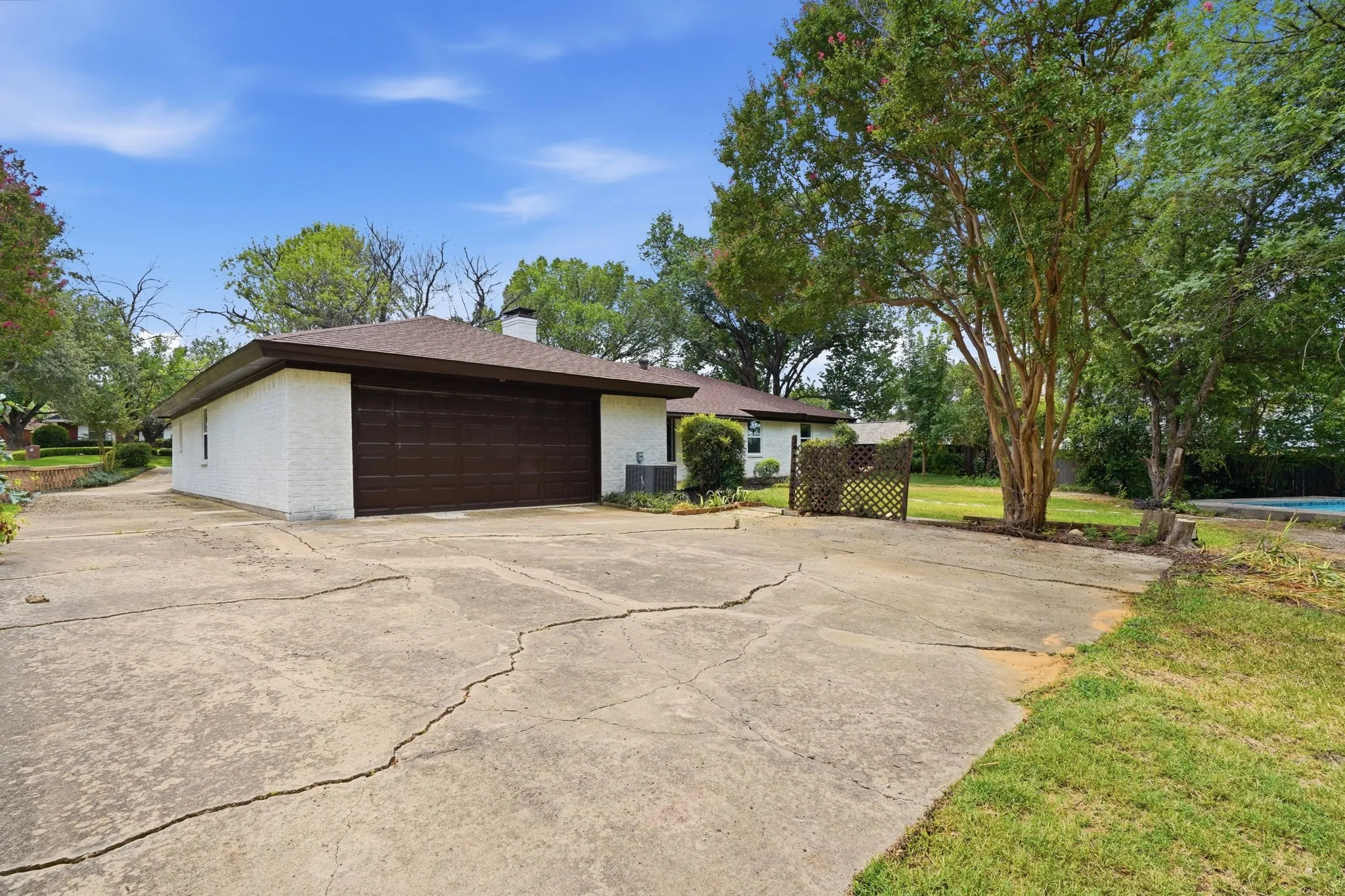 Single Family Residence For Sale in Tarrant County , 6505 Riviera Drive, North Richland Hills, Texas 76180, 4 Bedroom, 2 Bathroom, 2 Garage spaces, 1,956 Sqft, built in 1977, mls#21390701, Real Estate Agent in North Richland Hills, Homes For Sale in Tarrant county, Homes For Sale in North Richland Hills, Realtor in North Richland Hills Texas, Real Estate Brokerage Independent Realty Texas, Luminita Cordes Realtor
